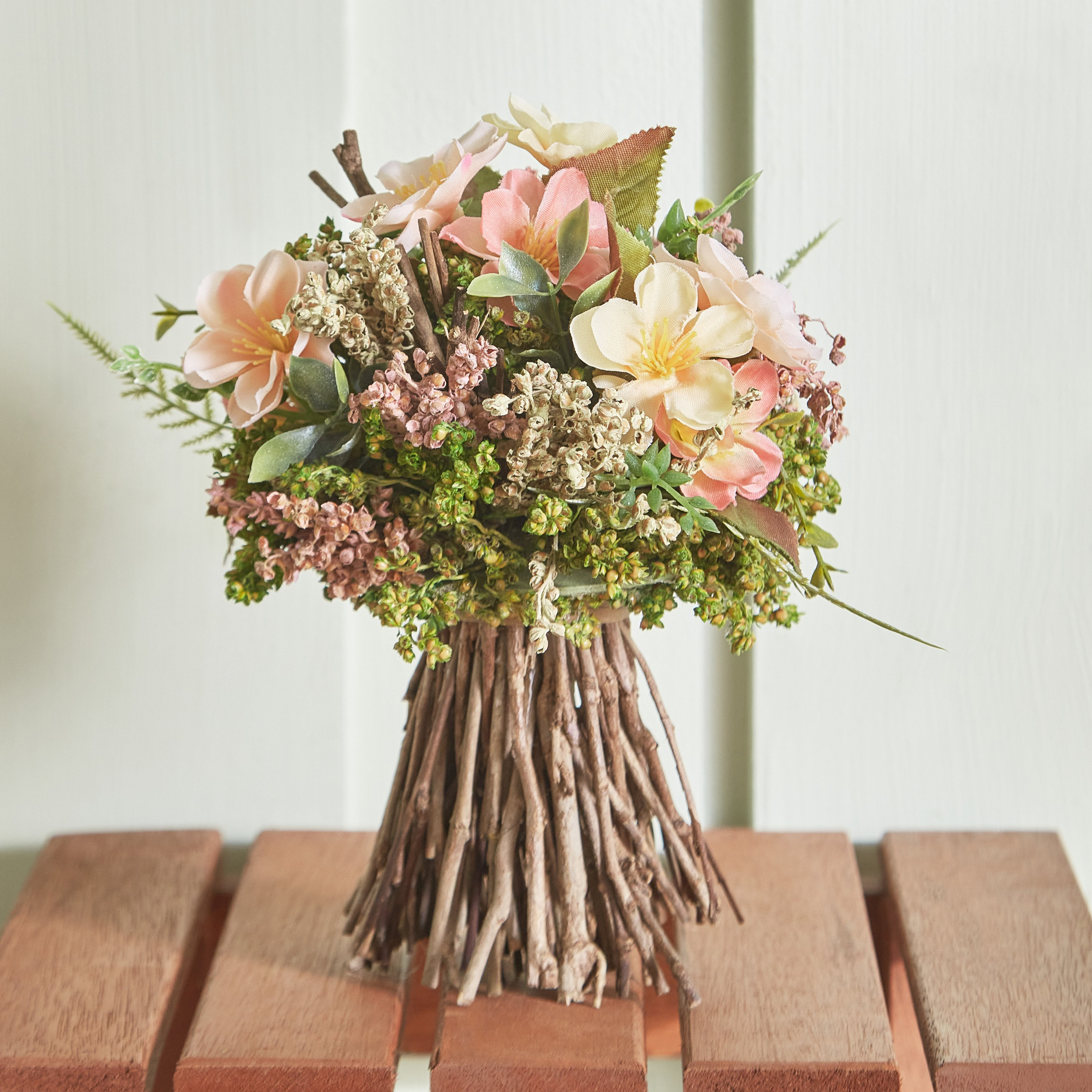 ديكور طاولة بوكيه غصن أزهار من فيونا - 15x15x18 سم-hbxdecorandfurnishings-homeaccessories-artificialflowersandplants-image-1
