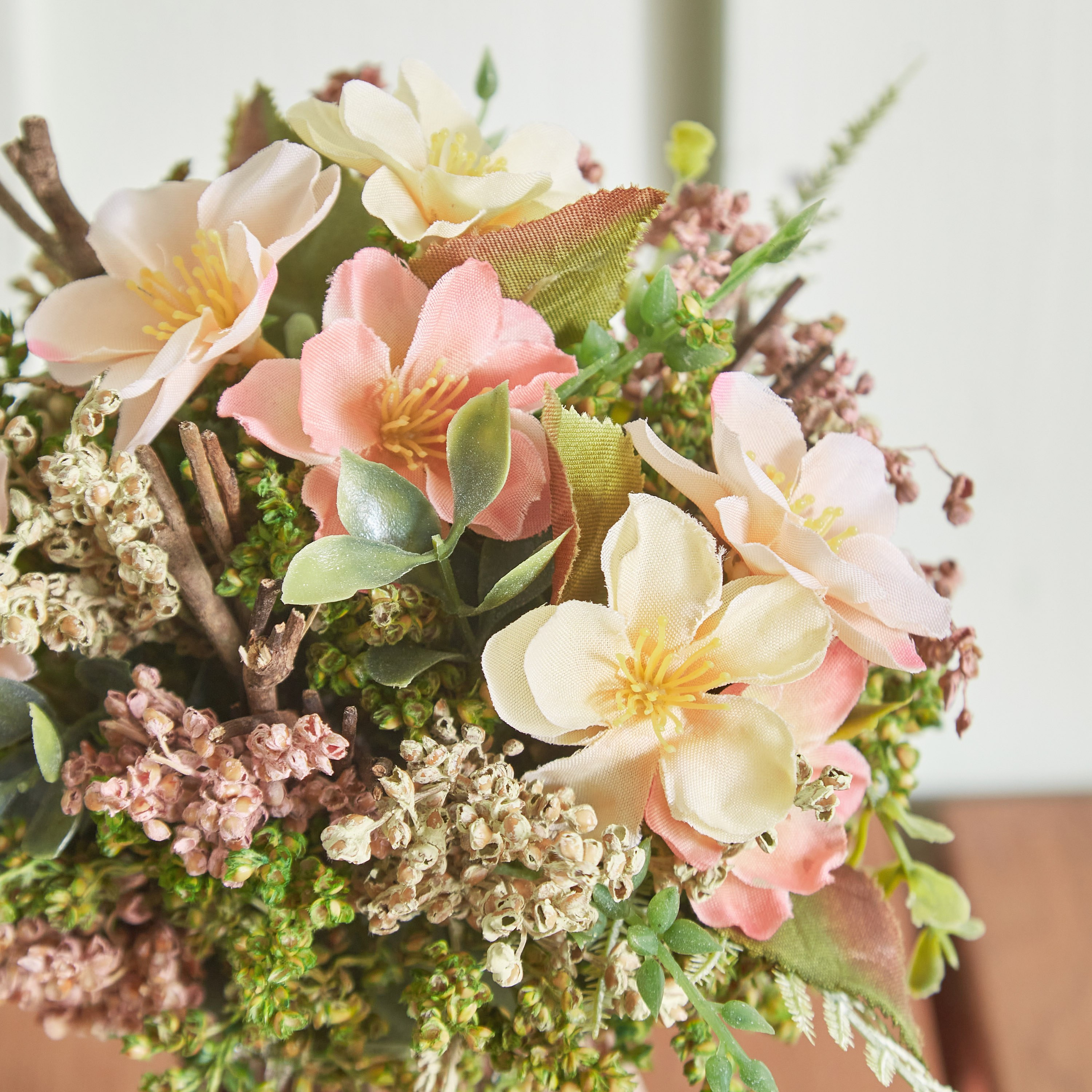 ديكور طاولة بوكيه غصن أزهار من فيونا - 15x15x18 سم-hbxdecorandfurnishings-homeaccessories-artificialflowersandplants-image-2