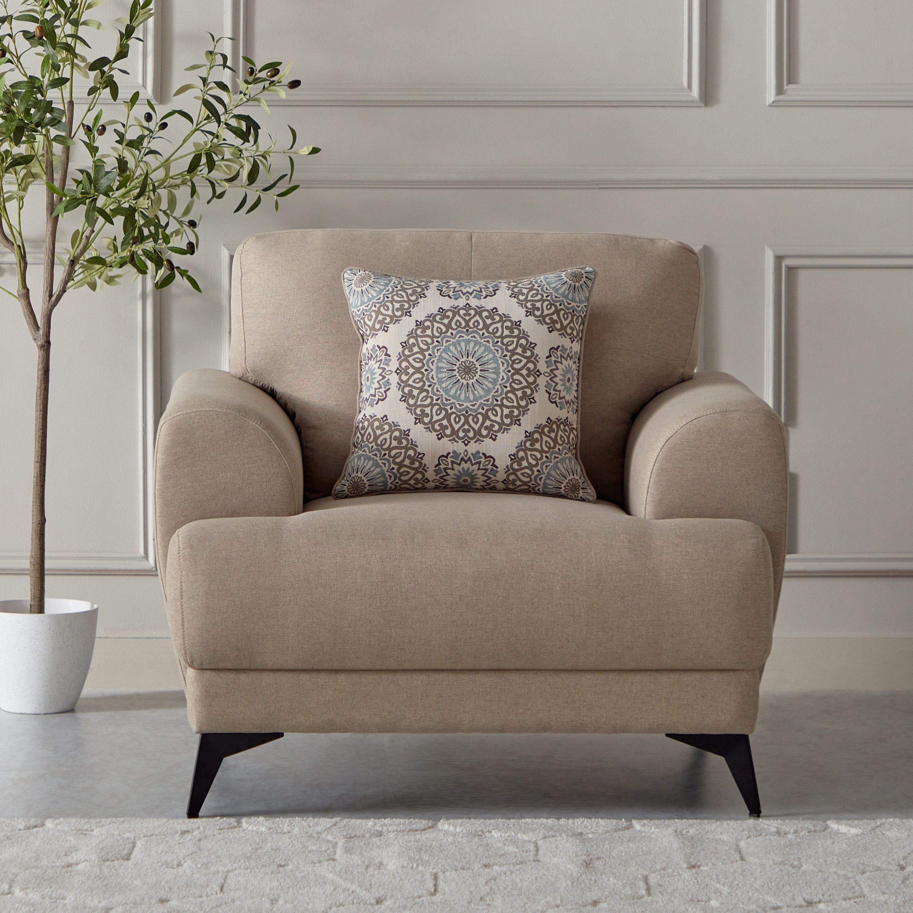 كرسي بمساند ذراعين مع وسادة من إستيلا-hbxlivingroom-sofasandarmchairs-sofas-image-2