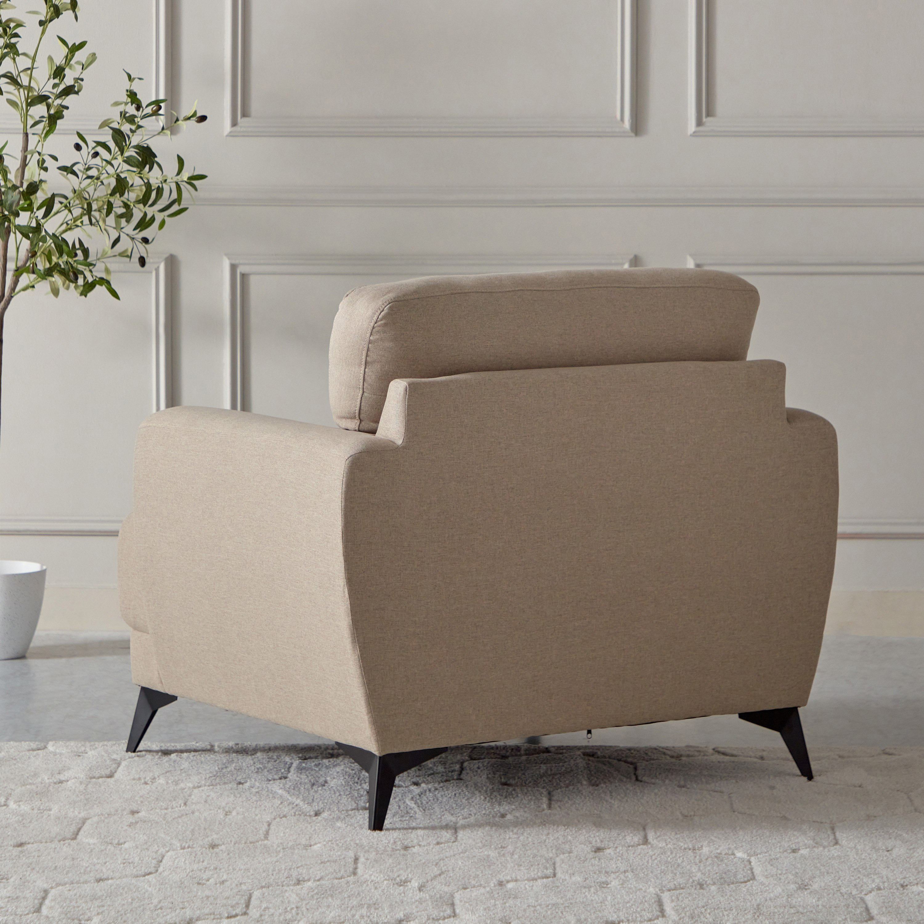 كرسي بمساند ذراعين مع وسادة من إستيلا-hbxlivingroom-sofasandarmchairs-sofas-image-3