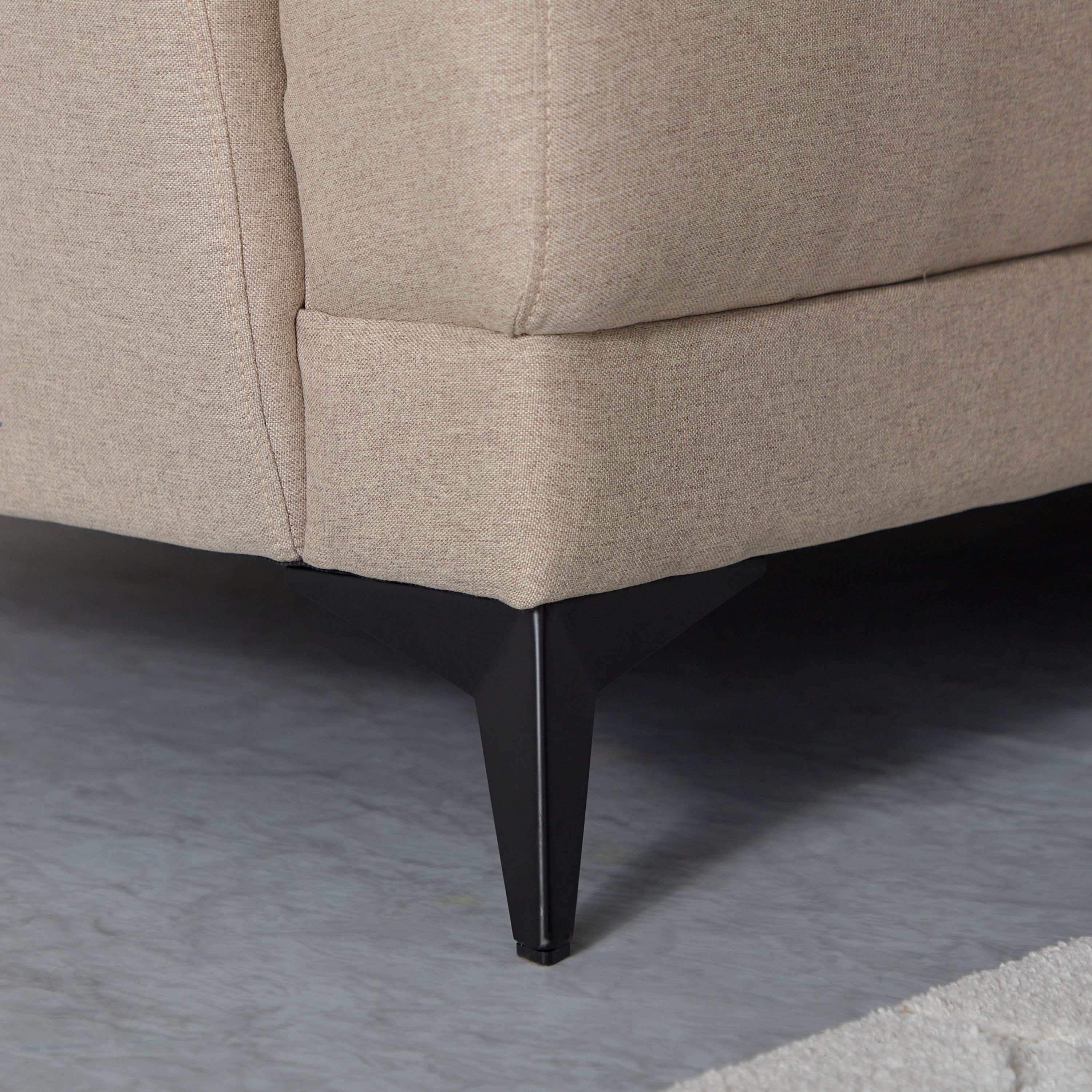 كرسي بمساند ذراعين مع وسادة من إستيلا-hbxlivingroom-sofasandarmchairs-sofas-image-9