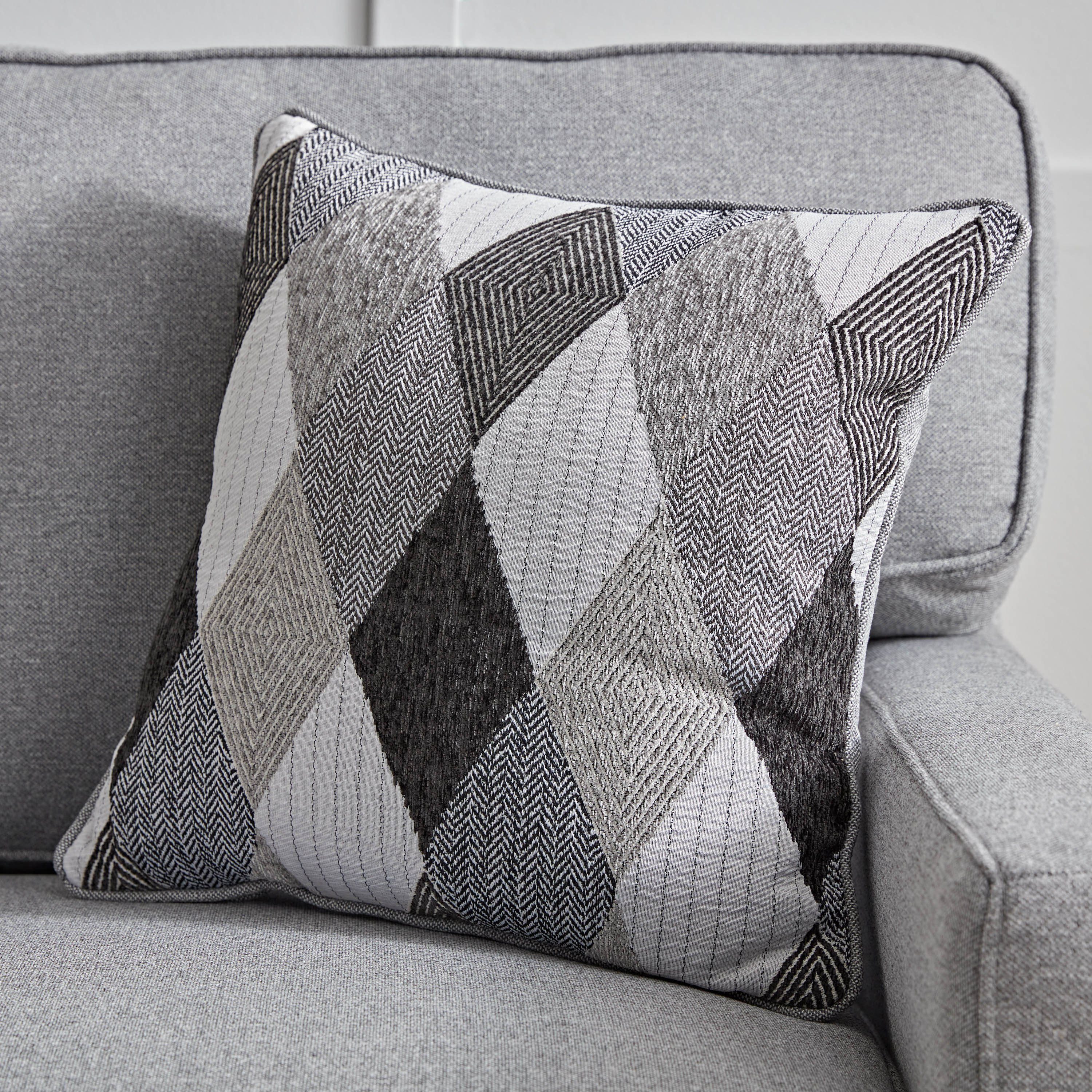 كنبة بمساند ذراعين مع وسادة من أوليفر-hbxlivingroom-sofasandarmchairs-sofas-image-4