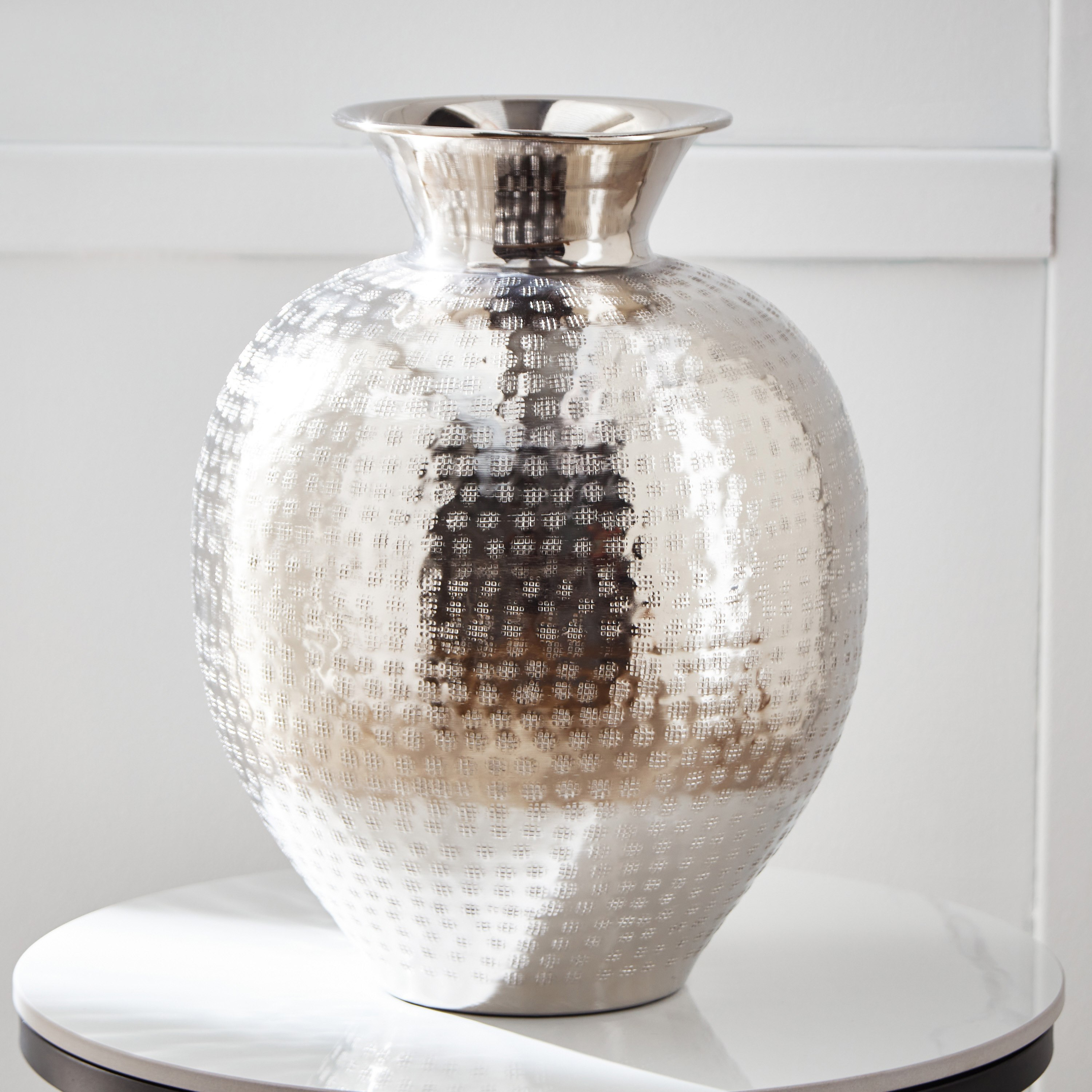 مزهرية معدن مطروقة من سبلينديد - 30x30x40 سم-hbxbedroom-decorandaccessories-vases-image-2
