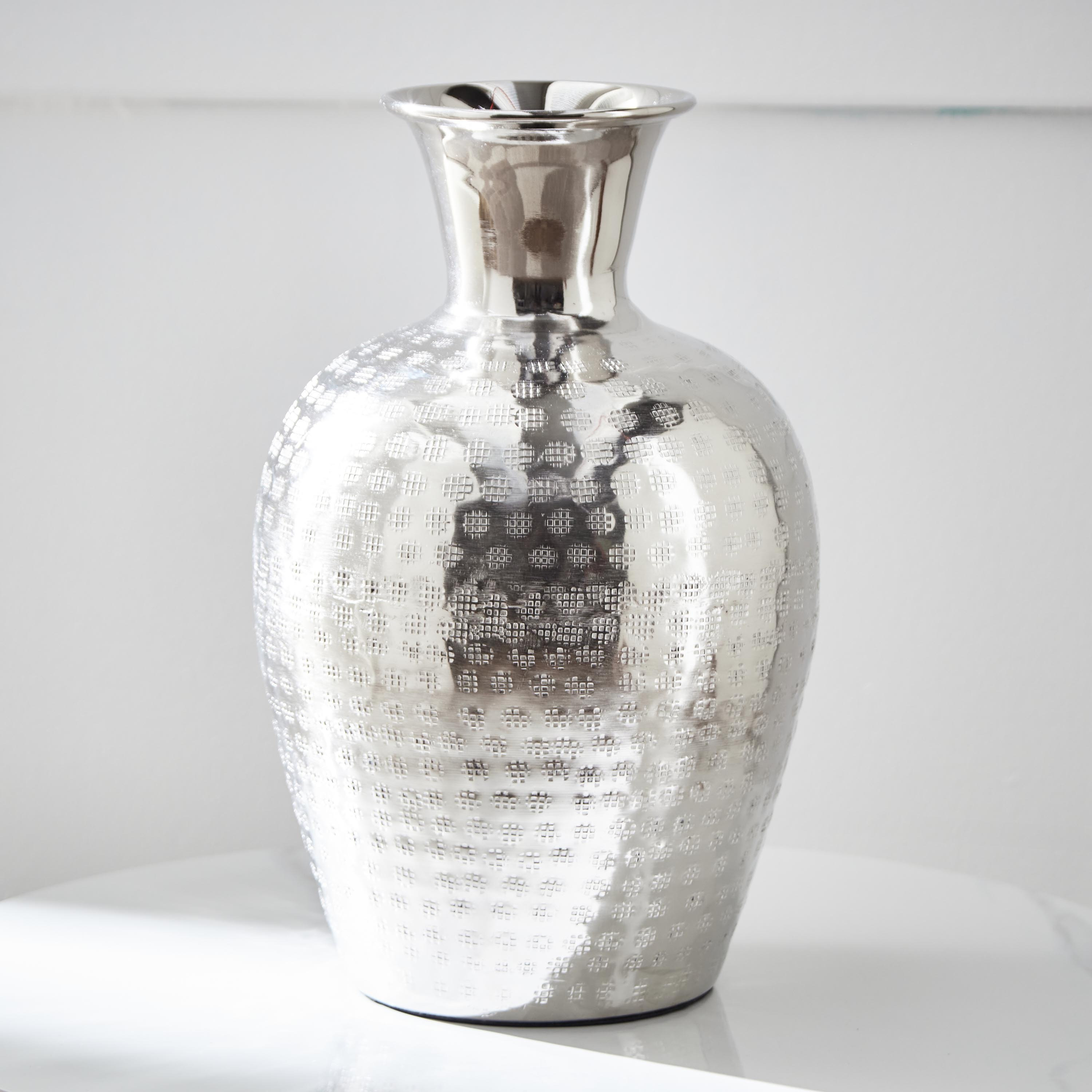 مزهرية معدن مطروقة من سبلينديد - 21x21x35 سم-hbxbedroom-decorandaccessories-vases-image-2
