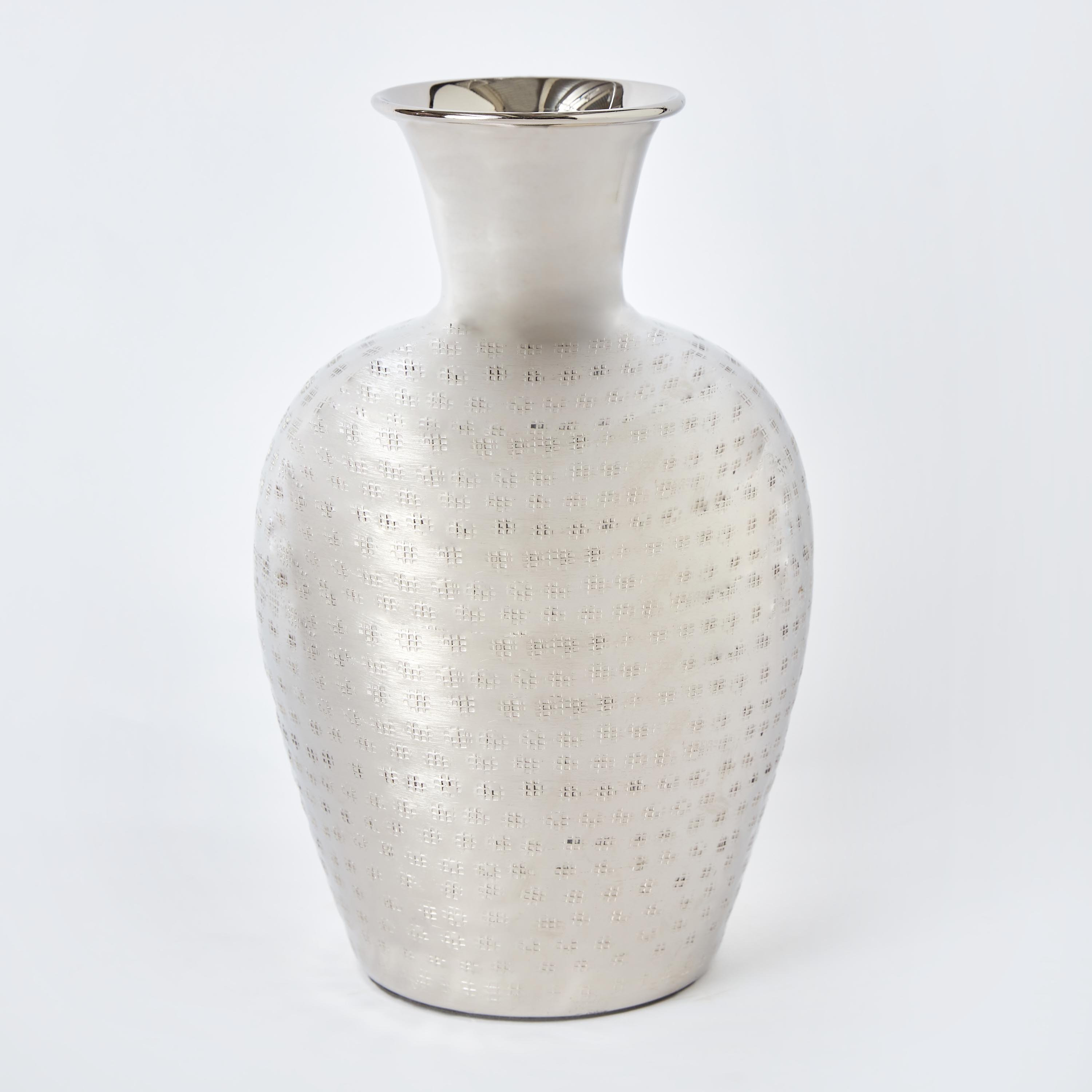 مزهرية معدن مطروقة من سبلينديد - 21x21x35 سم-hbxbedroom-decorandaccessories-vases-image-5
