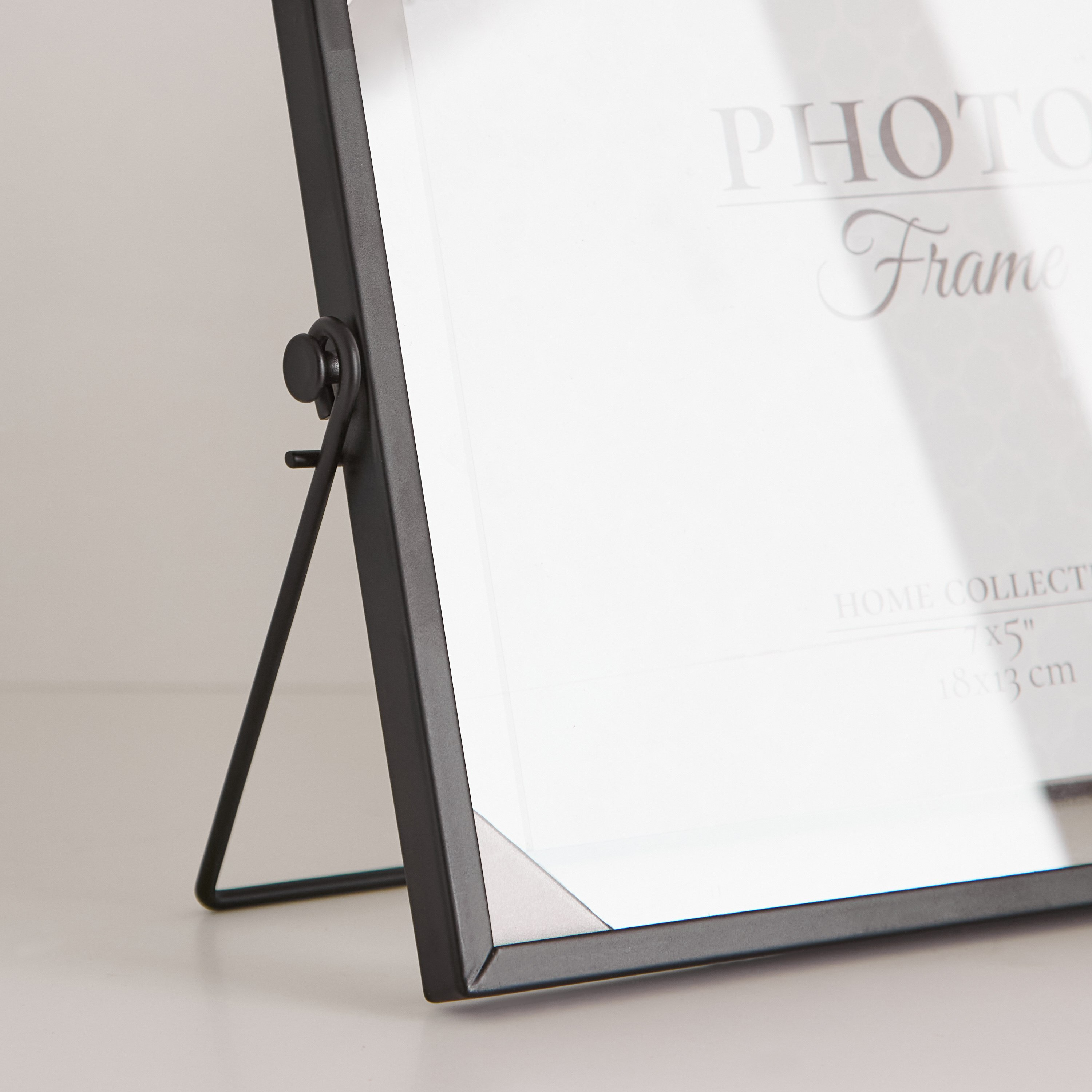 Elbe Metal 7x5-inch Standing Photo Frame - 22.5x17.5x1.1 cm-hbxdiningroom-decorandaccessories-photoframes-image-4