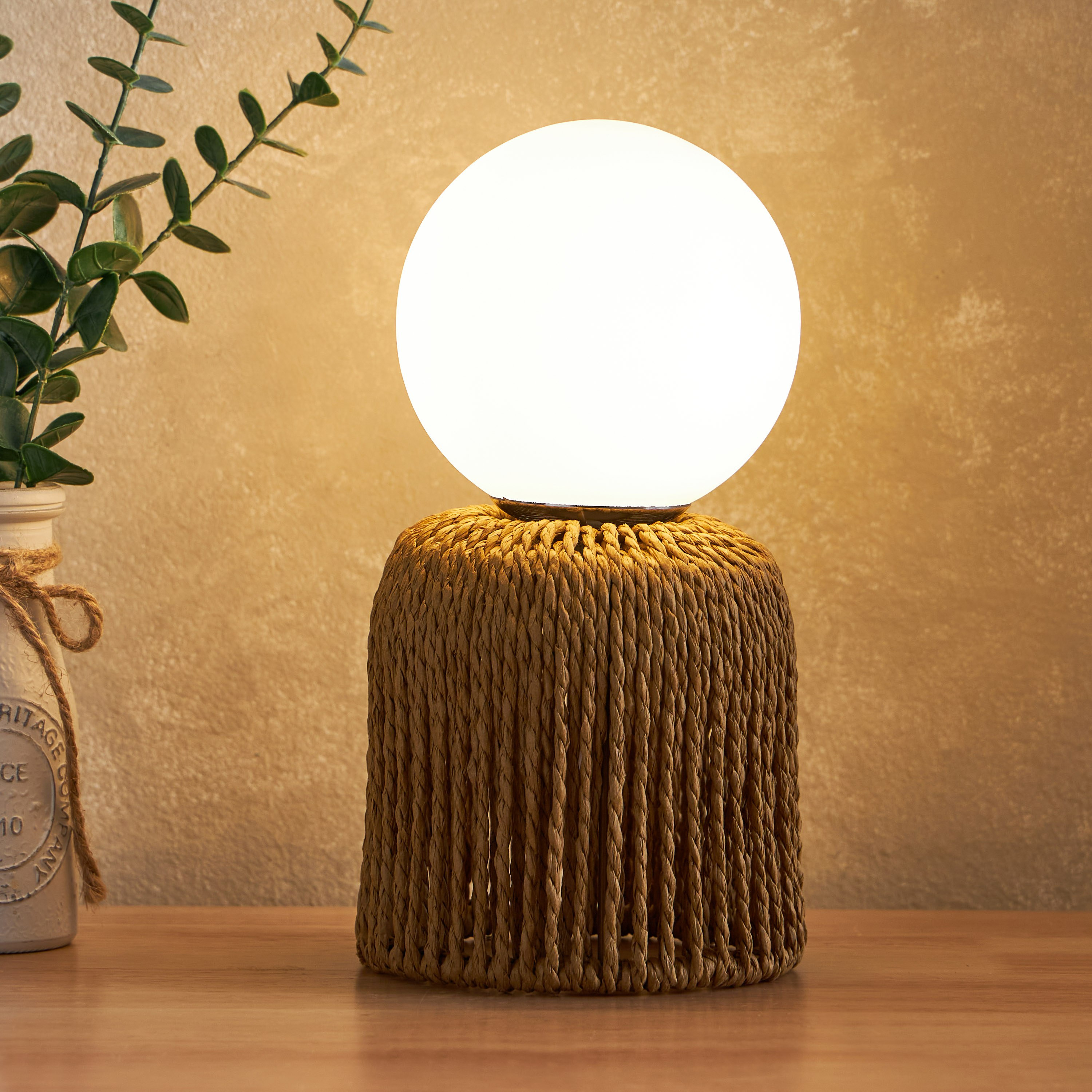 مصباح طاولة بغطاء كرة زجاجية وحبل ورقي من إلبي- 13x13x25 سم-hbxlivingroom-lighting-tablelamps-image-2