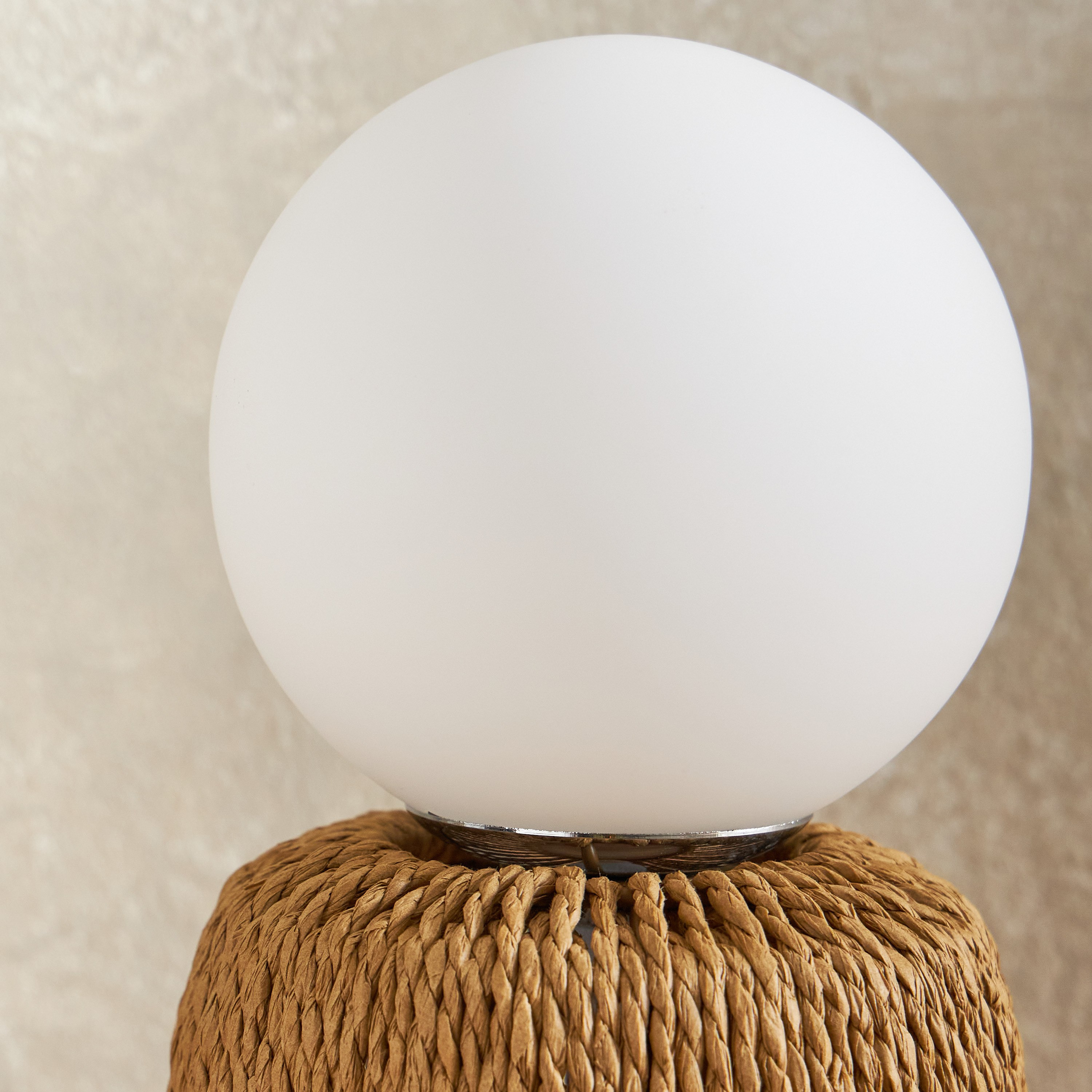 مصباح طاولة بغطاء كرة زجاجية وحبل ورقي من إلبي- 13x13x25 سم-hbxlivingroom-lighting-tablelamps-image-3