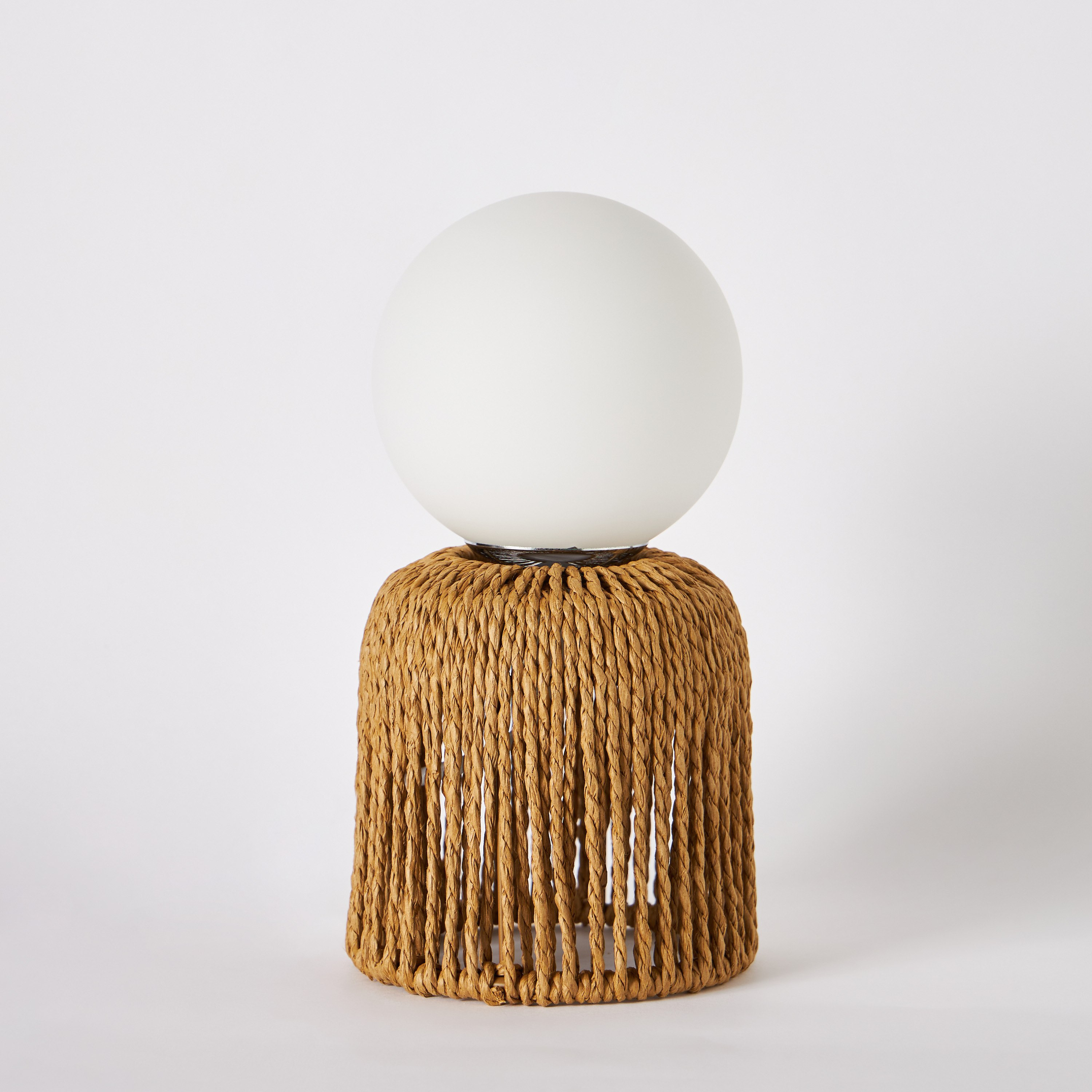 مصباح طاولة بغطاء كرة زجاجية وحبل ورقي من إلبي- 13x13x25 سم-hbxlivingroom-lighting-tablelamps-image-6