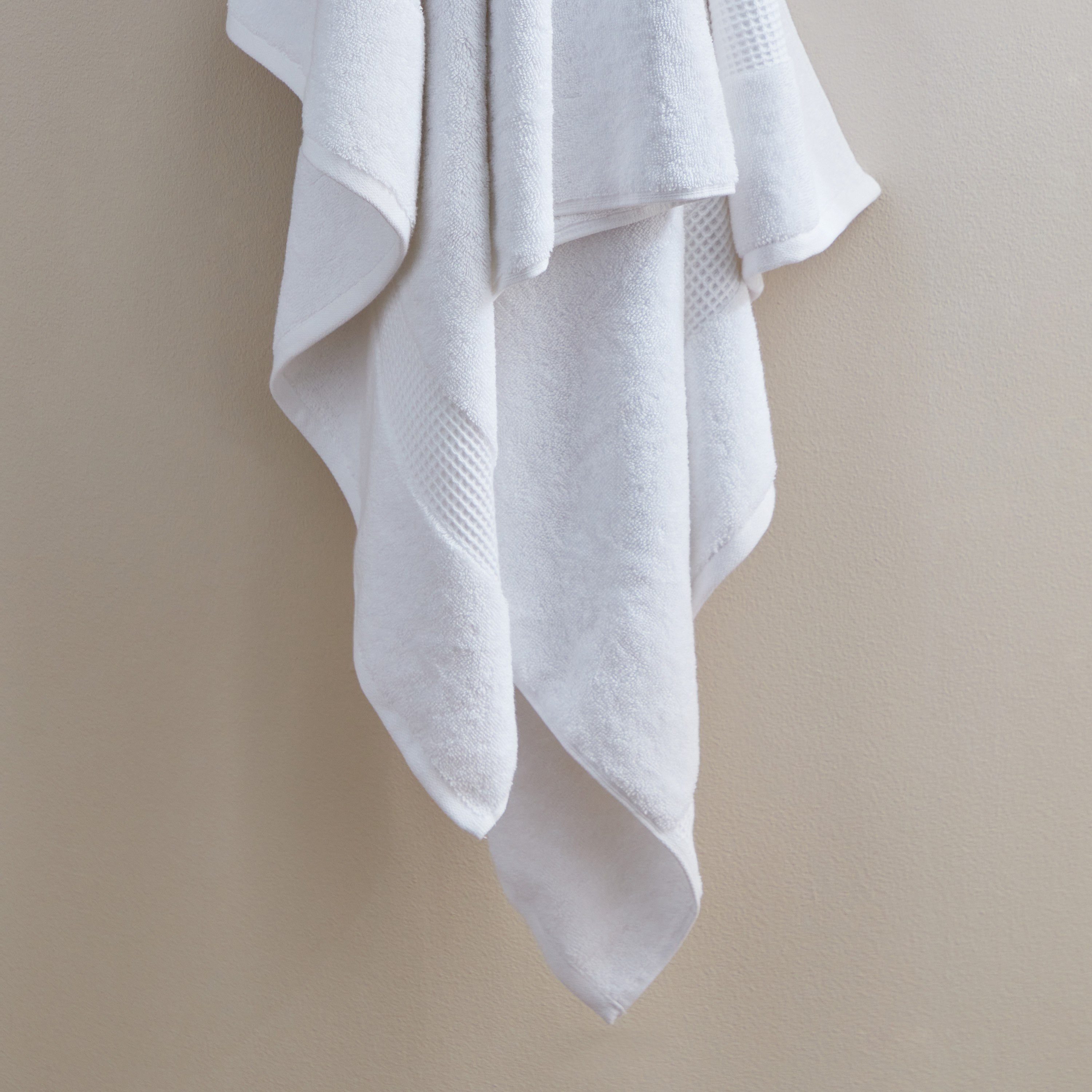 White Haven Luxy Bliss Cotton Bath Towel - 75x150 cm-hbxbathroom-bathroomtextiles-image-3