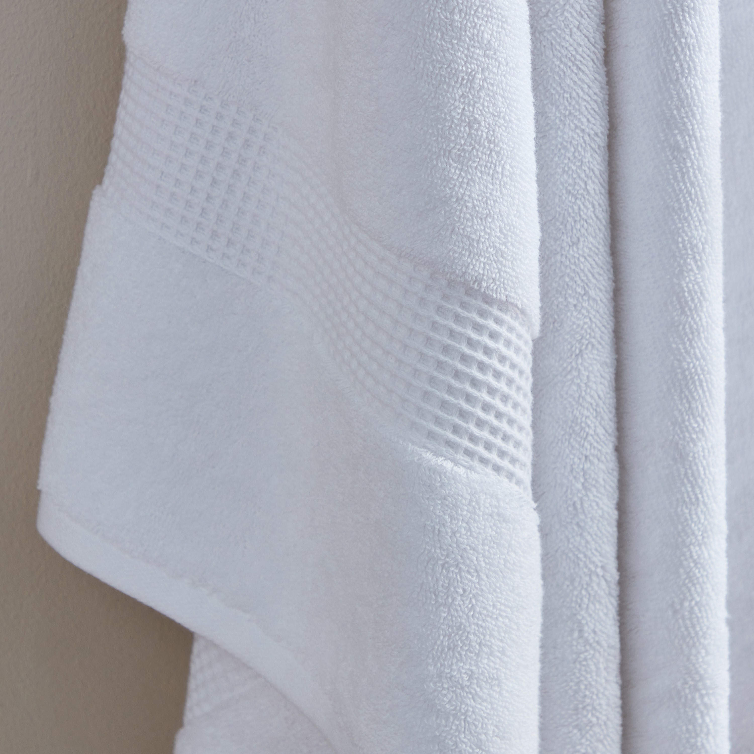 White Haven Luxy Bliss Cotton Bath Towel - 75x150 cm-hbxbathroom-bathroomtextiles-image-4