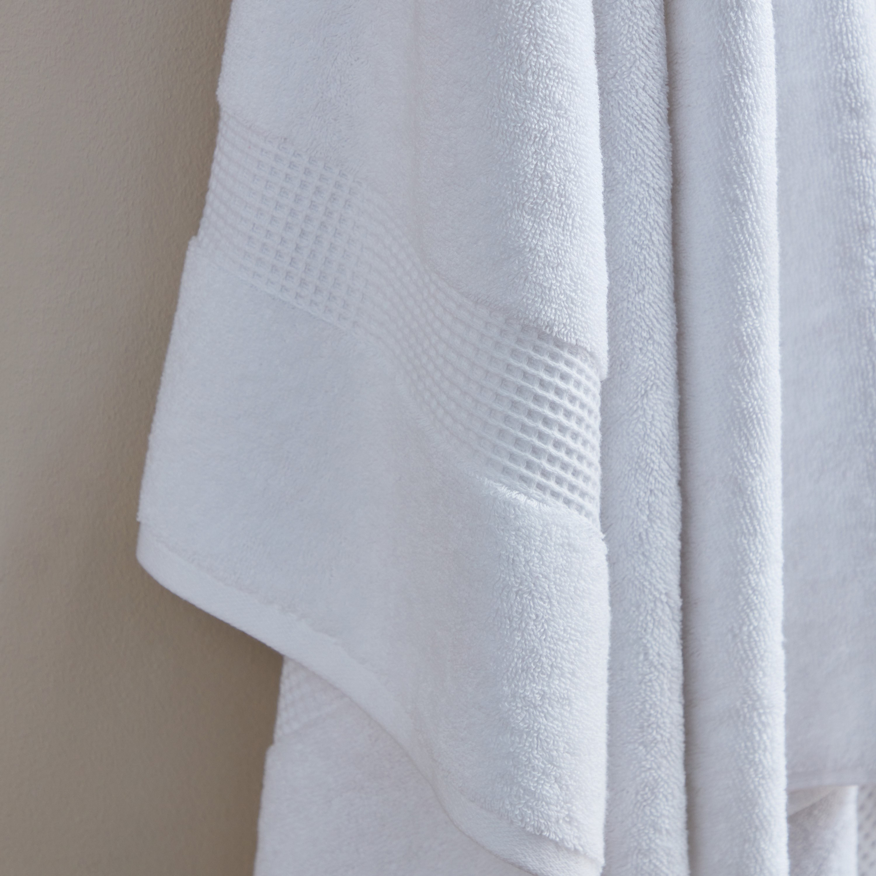 White Haven Luxy Bliss Cotton Bath Sheet - 100x180 cm-hbxbathroom-bathroomtextiles-image-4