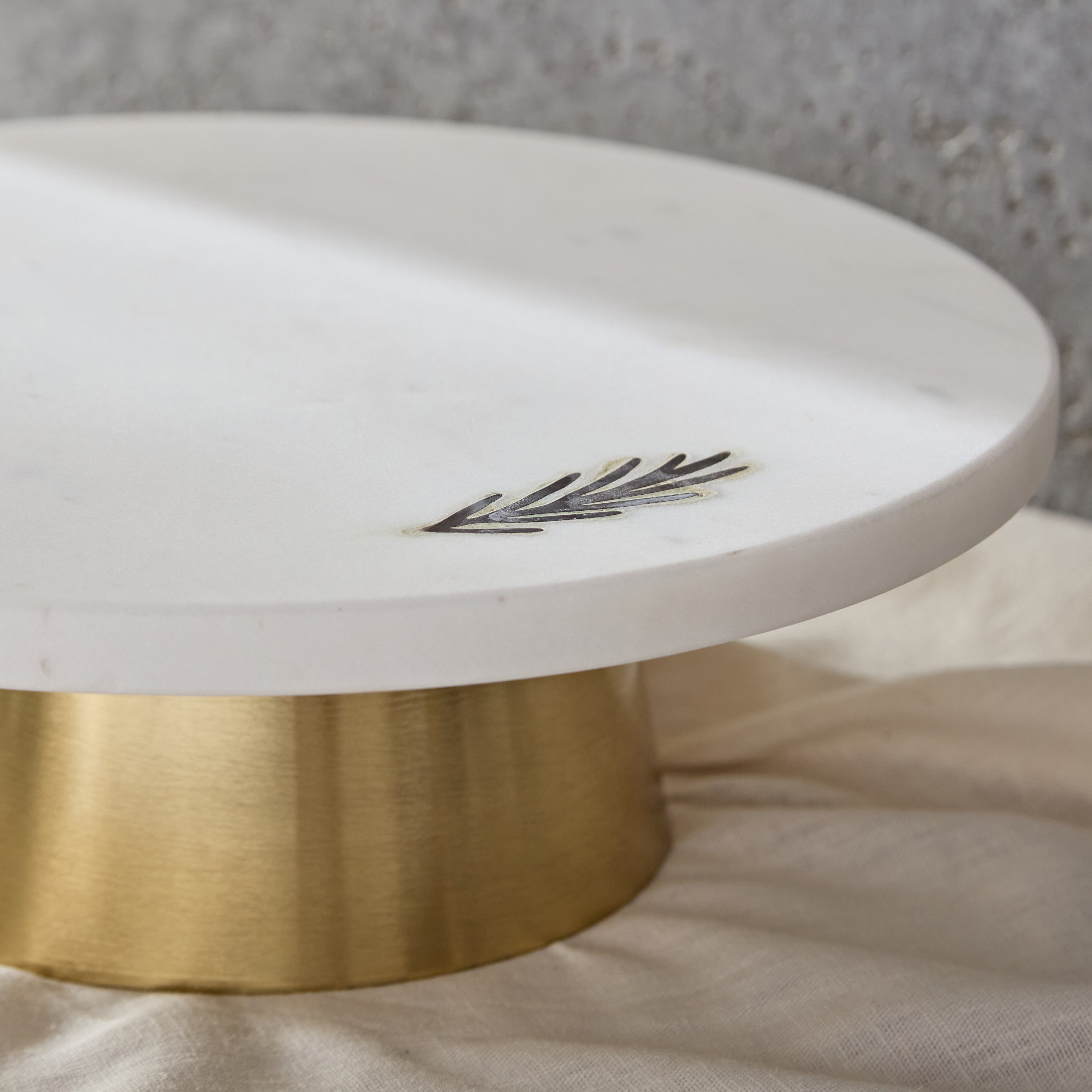 Bianca Cake Platter - 30 cm-hbxdecorandfurnishings-tabletop-serveware-image-2