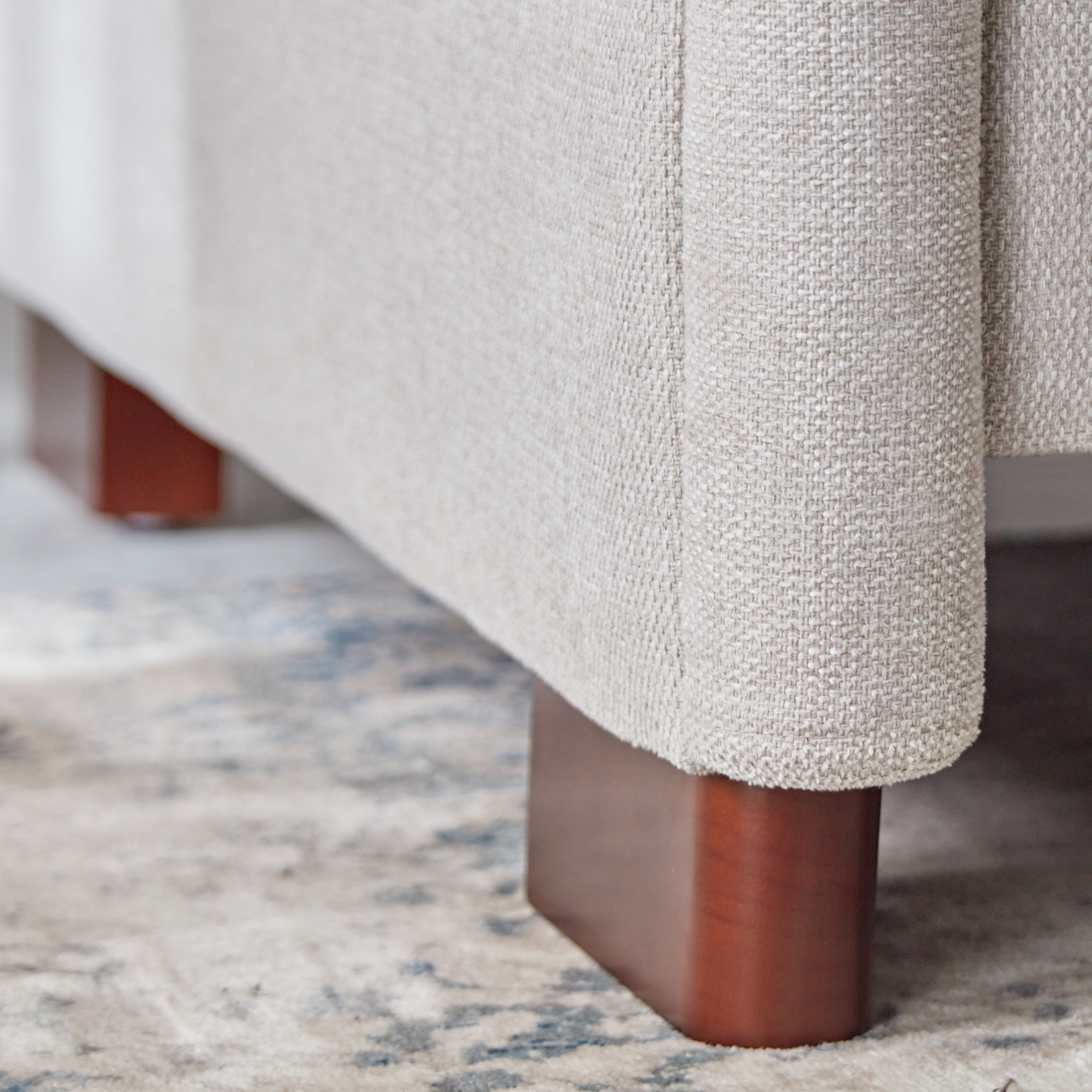 كنبة قماش -3 مقاعد من بيرو-hbxlivingroom-sofasandarmchairs-sofas-image-9