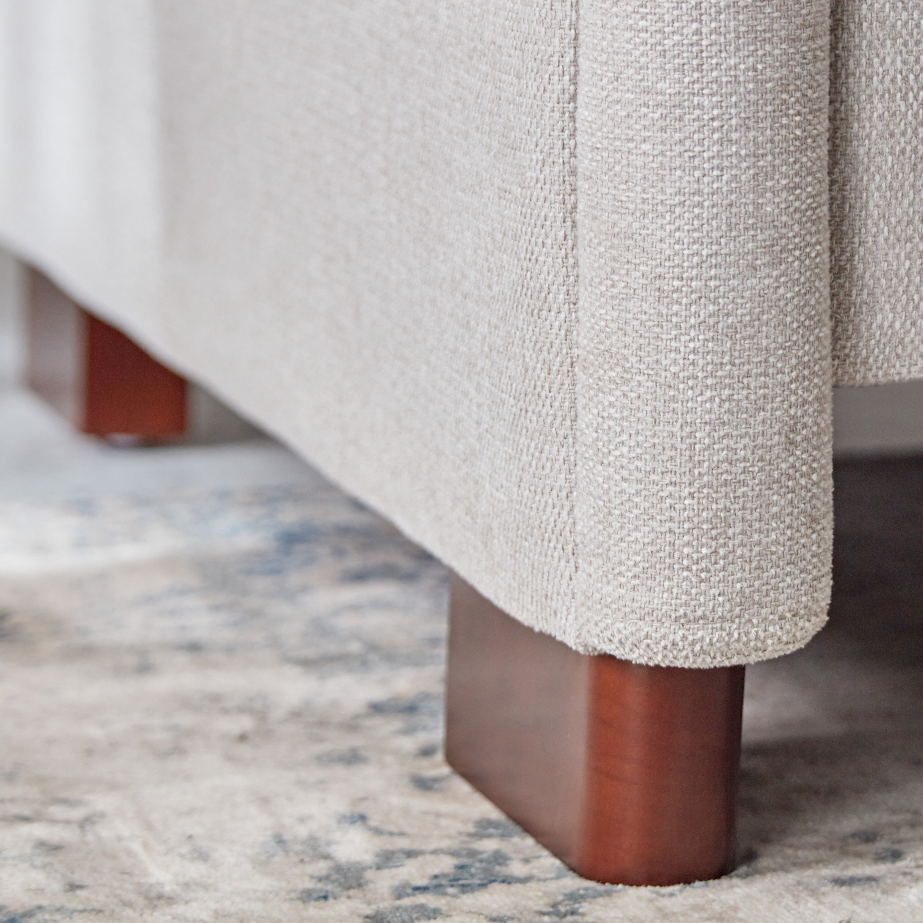 كرسي قماش من بيرو-hbxlivingroom-sofasandarmchairs-sofas-image-8
