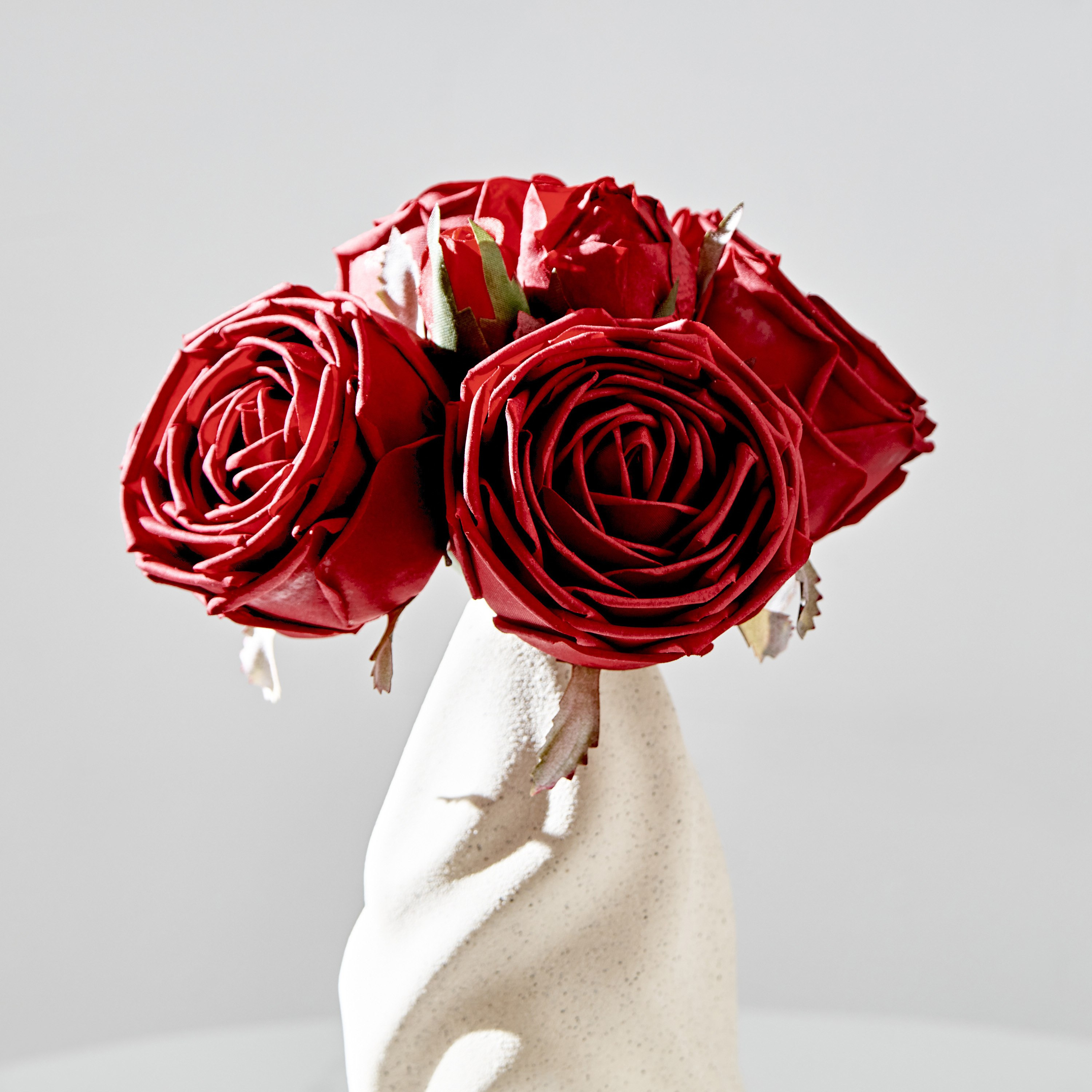 باقة ورد أحمر من فلور ريل تاتش - 17x17x21.5 سم-hbxdecorandfurnishings-homeaccessories-artificialflowersandplants-image-1