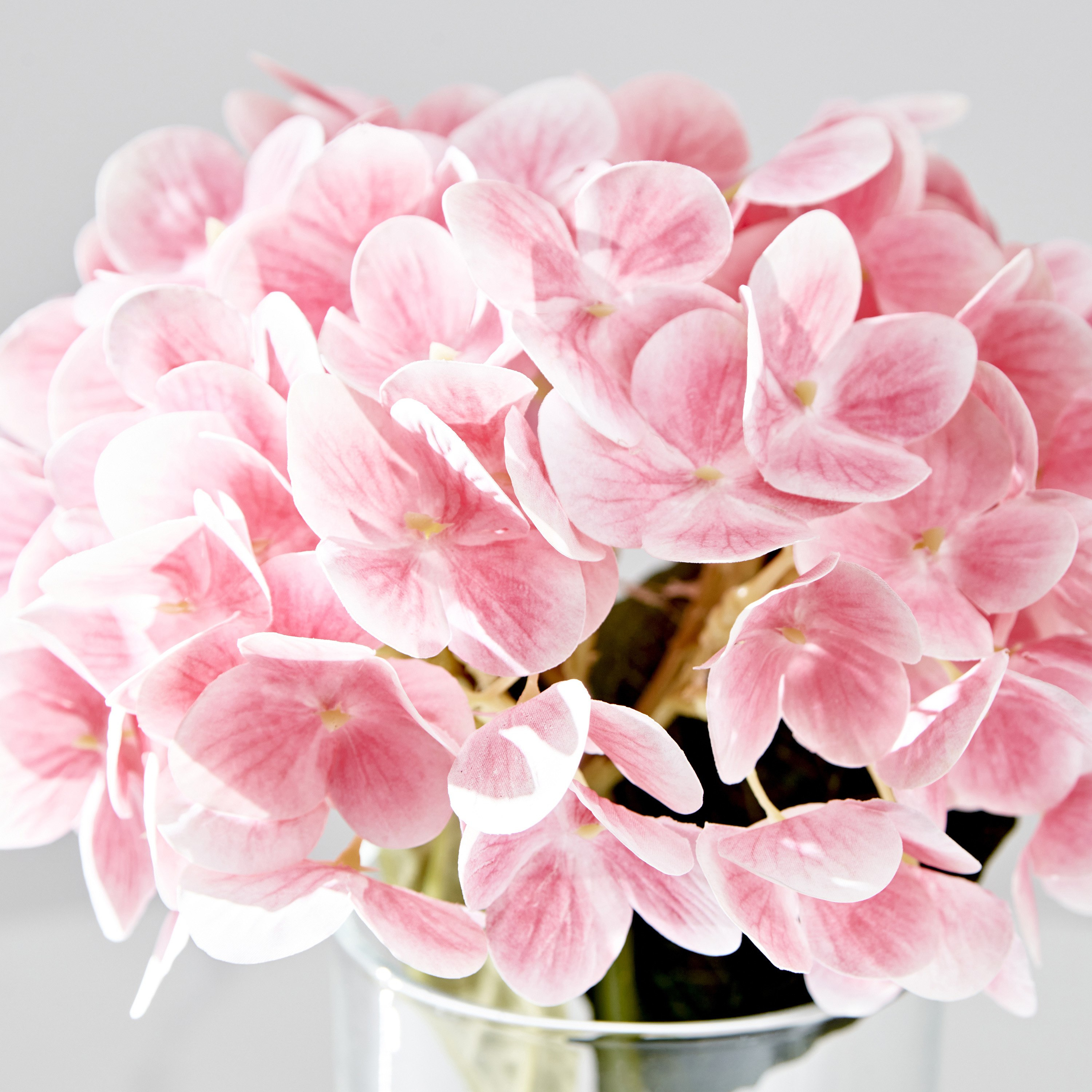 باقة زهور الكوبية بلش في إناء زجاجي من فلور - 15x15x22.5 سم-hbxdecorandfurnishings-homeaccessories-artificialflowersandplants-image-3