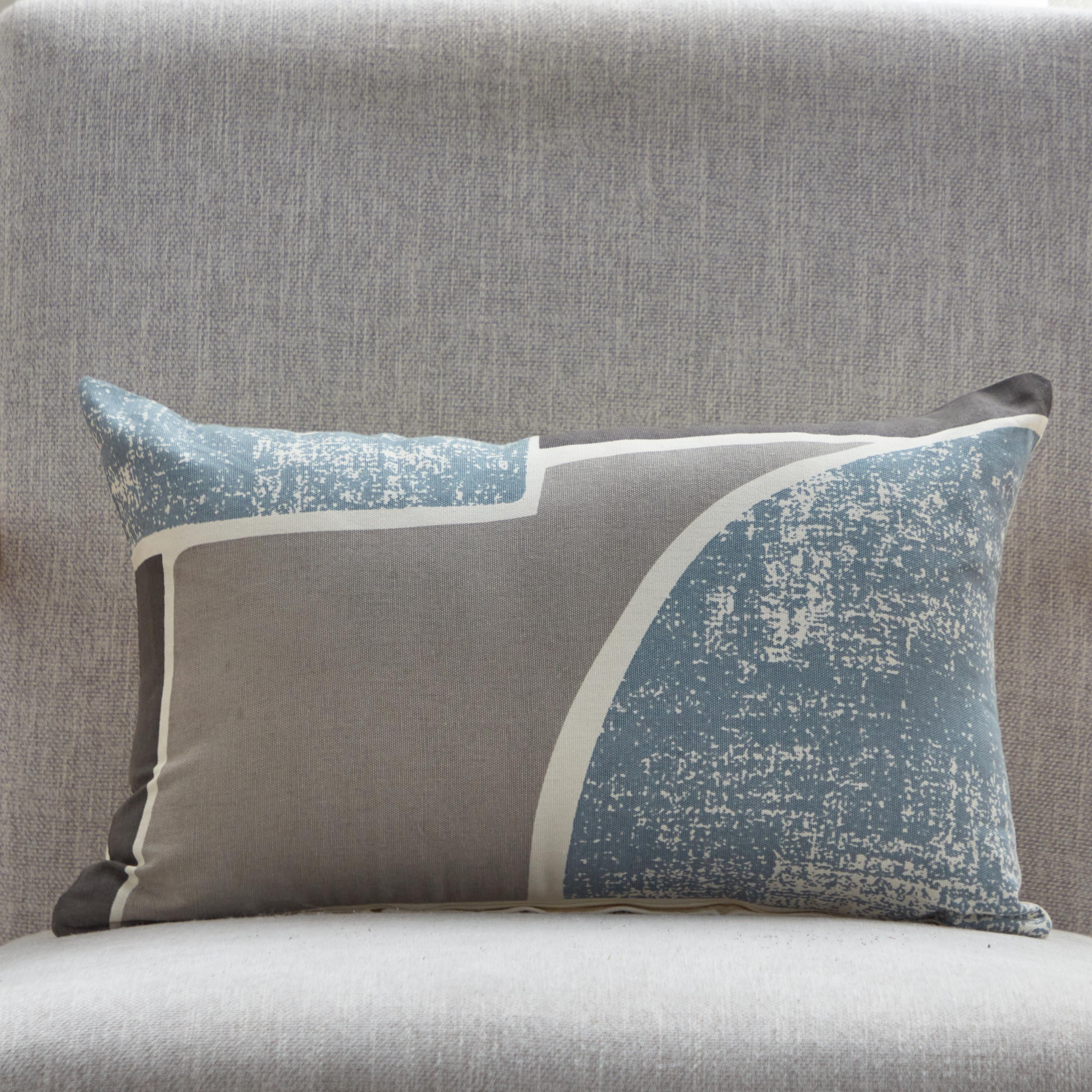 غطاء وسادة بطبعات من نوفا مترو - 30x50 سم-hbxhomeware-cushionsandcovers-cushioncovers-image-1