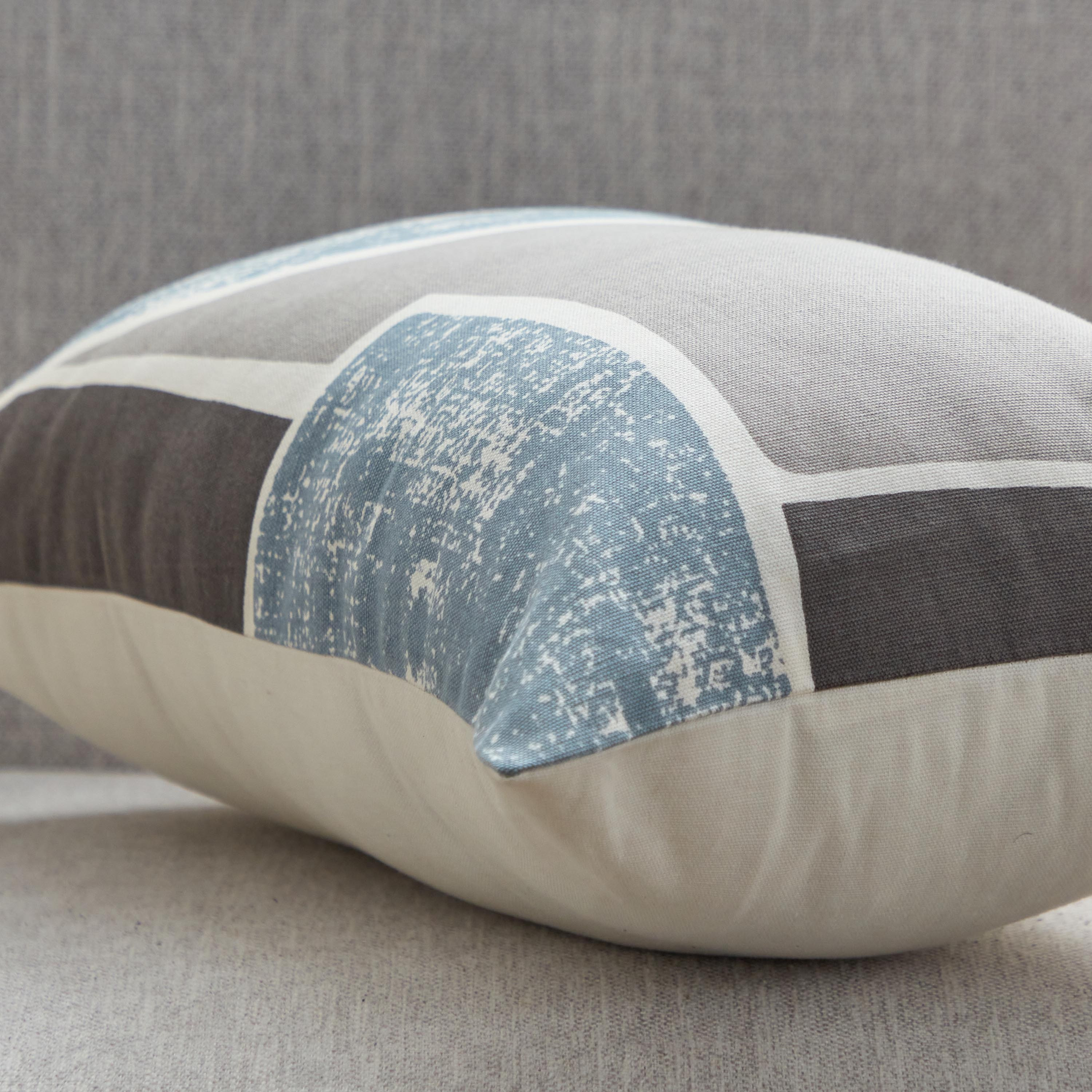 غطاء وسادة بطبعات من نوفا مترو - 30x50 سم-hbxhomeware-cushionsandcovers-cushioncovers-image-3