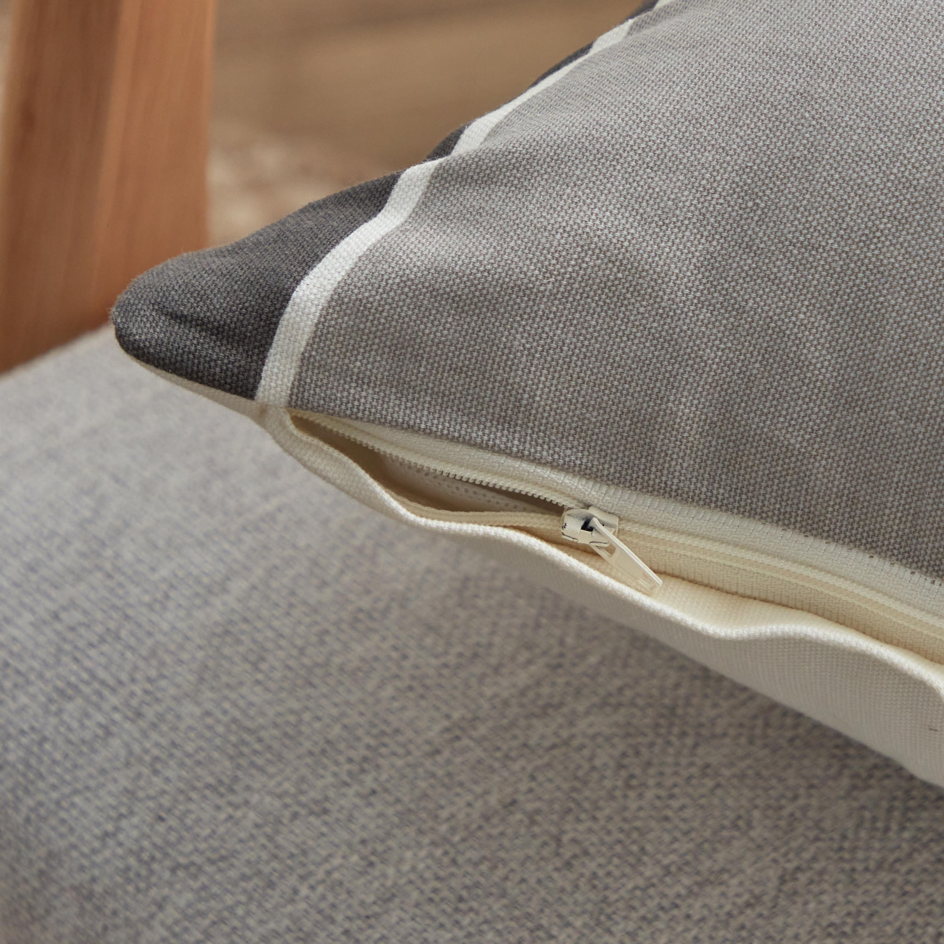 غطاء وسادة بطبعات من نوفا مترو - 30x50 سم-hbxhomeware-cushionsandcovers-cushioncovers-image-4