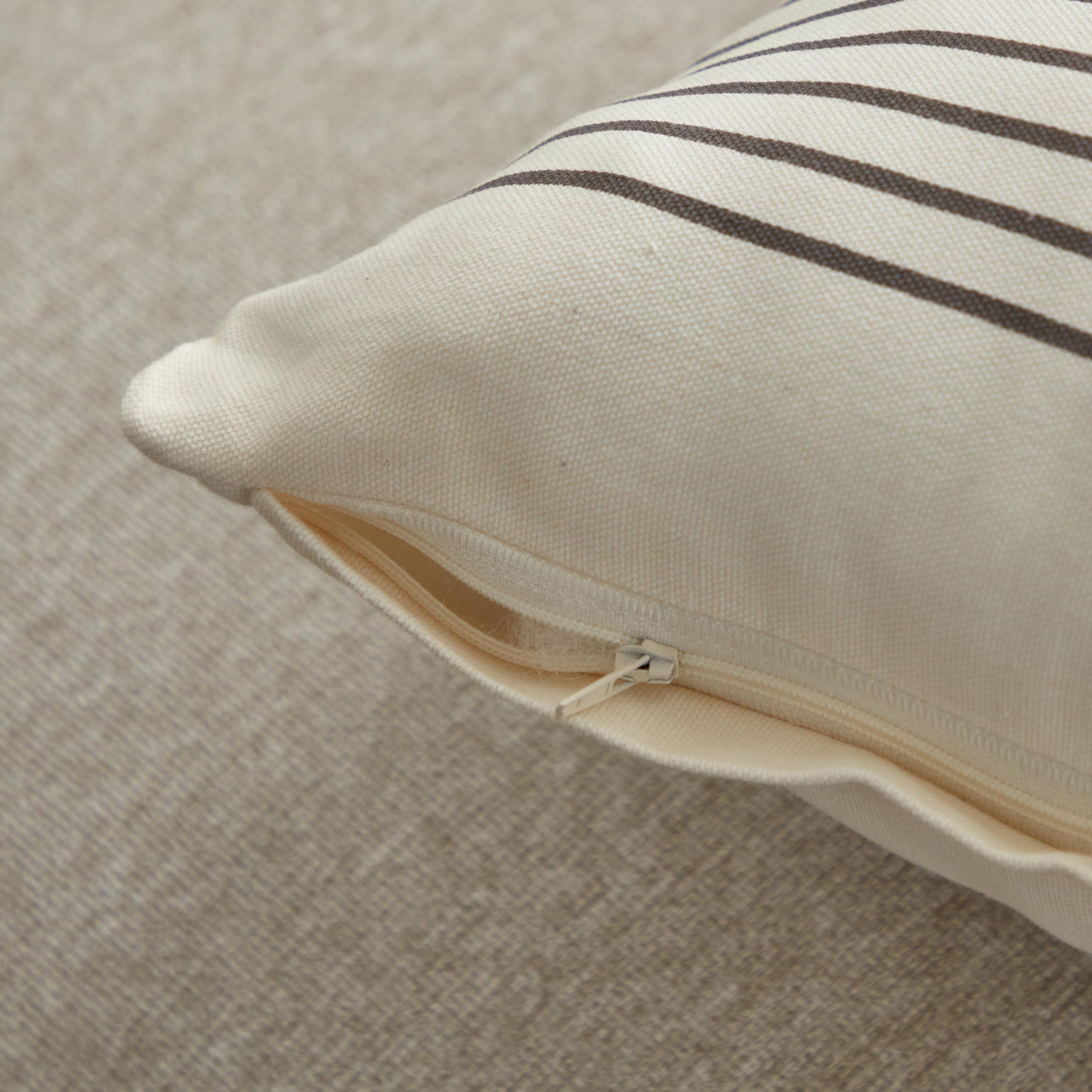 غطاء وسادة بطبعات من نوفا - 40x65 سم-hbxhomeware-cushionsandcovers-cushioncovers-image-4