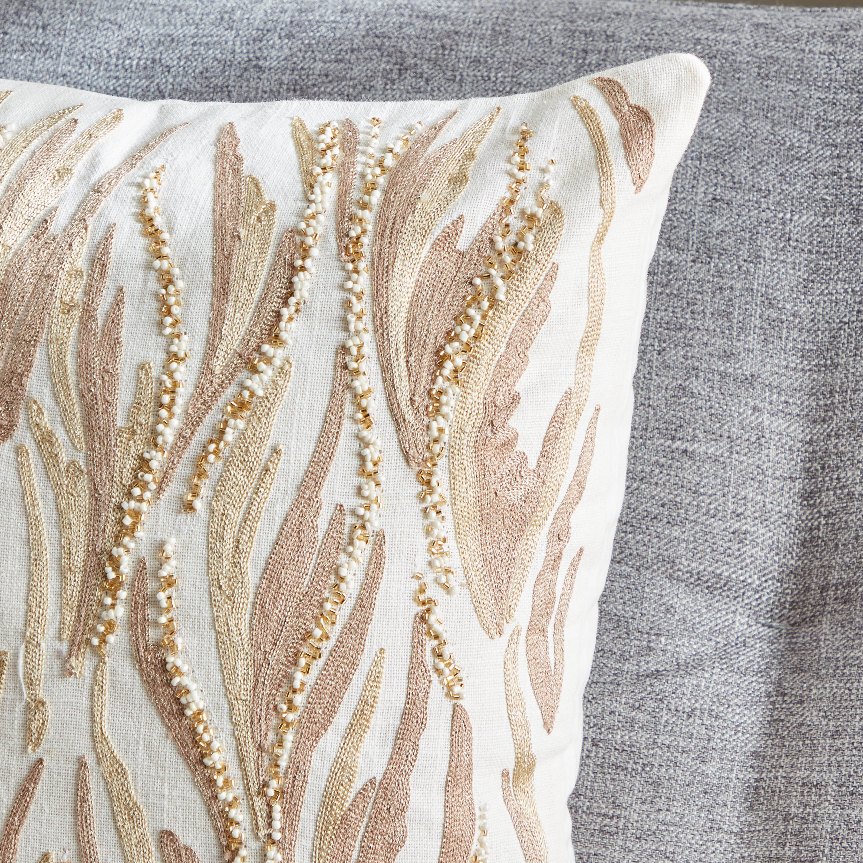 وسادة محشوة مطرّزة من بيترا - 45x45 سم-hbxlivingroom-furnishings-cushionsandcovers-filledcushions-image-2
