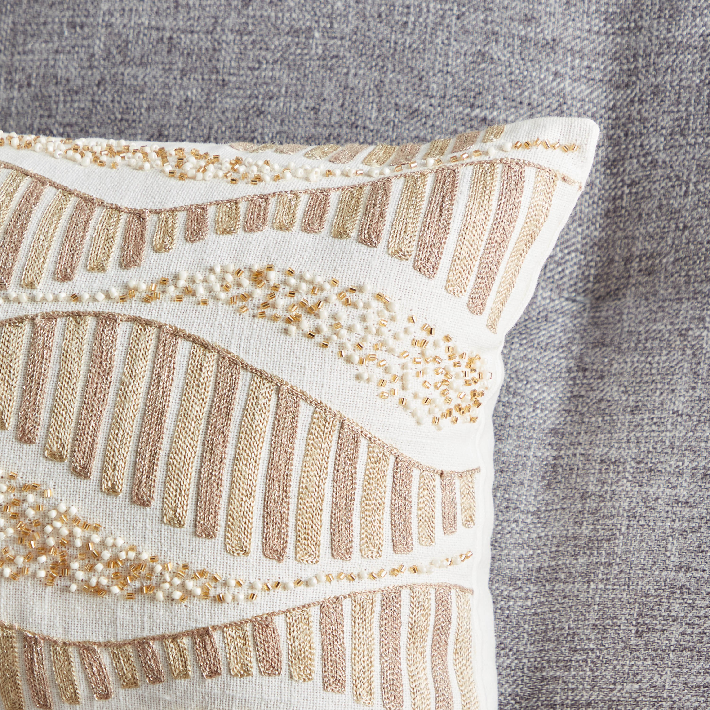وسادة محشوة مطرّزة من بيترا - 30x50 سم-hbxlivingroom-furnishings-cushionsandcovers-filledcushions-image-2
