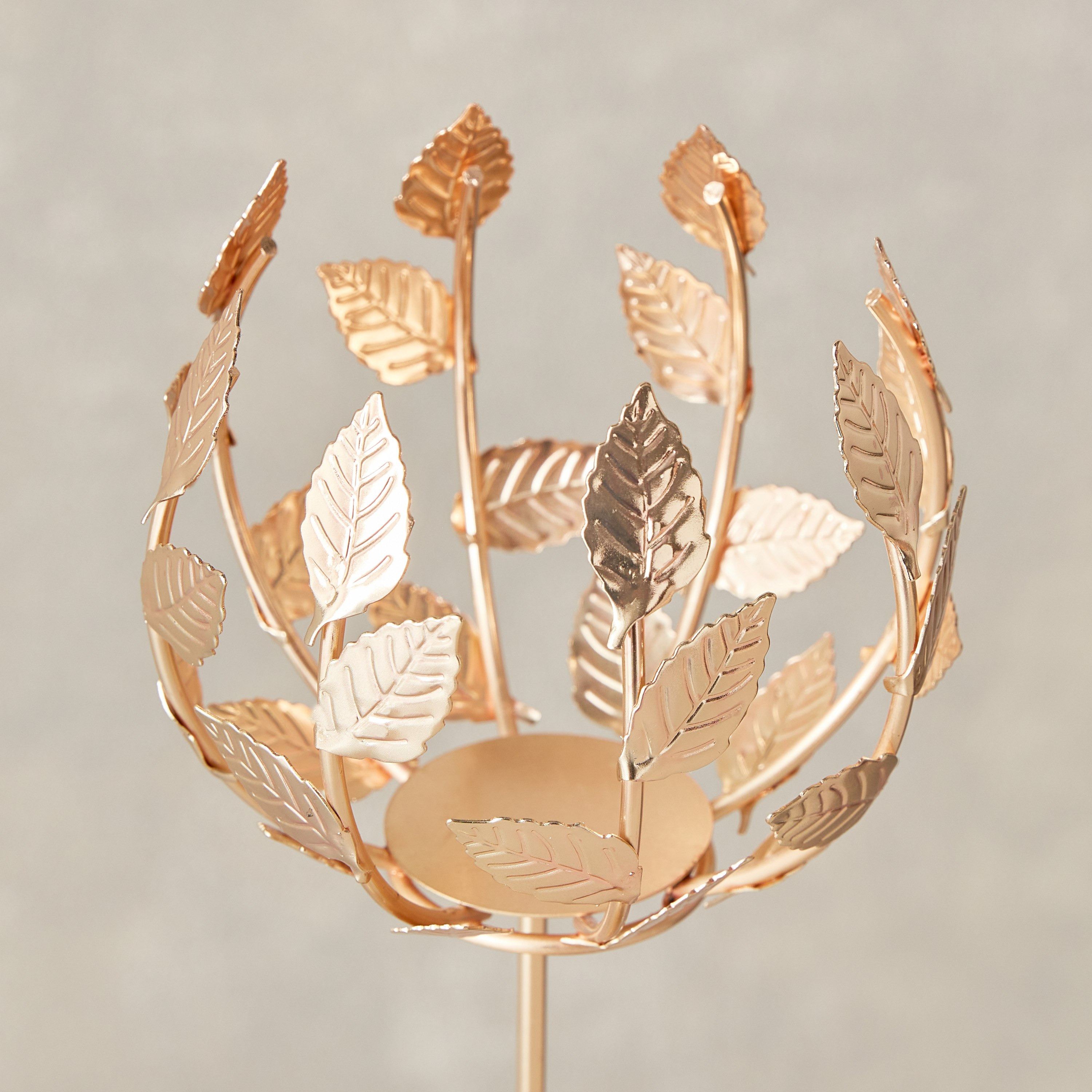 حامل شموع معدني بتصميم أوراق الشجر من أورلي - 12.5x26 سم-hbxlivingroom-decorandaccessories-candleholders-image-3