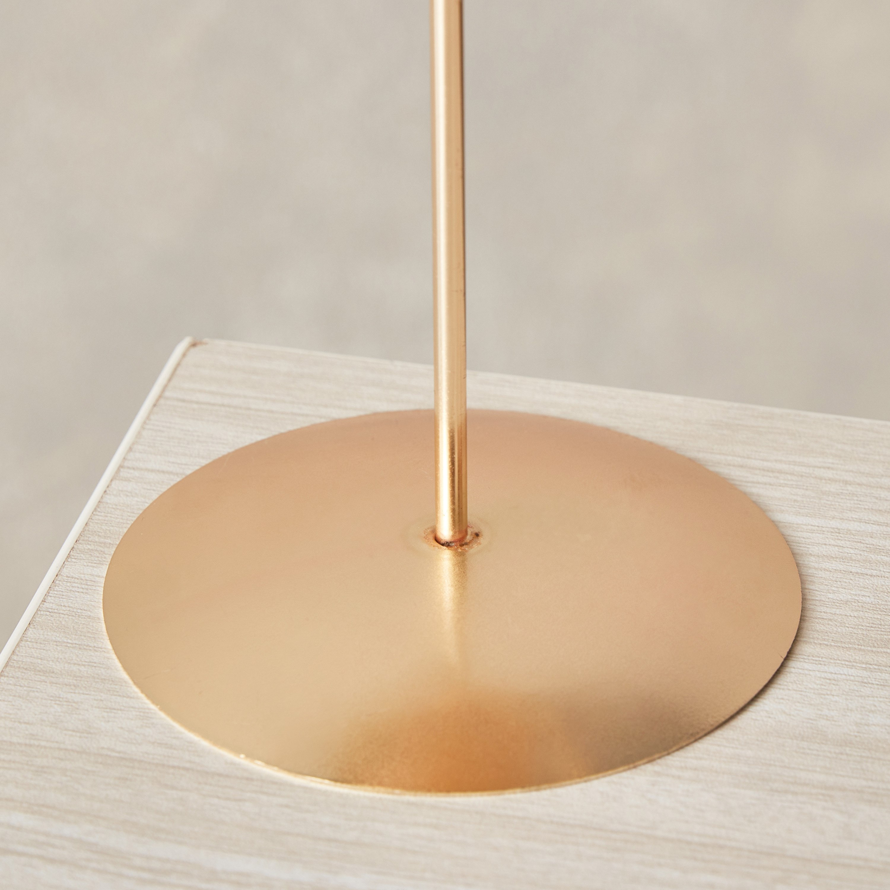 حامل شموع معدني بتصميم أوراق الشجر من أورلي - 12.5x26 سم-hbxlivingroom-decorandaccessories-candleholders-image-4