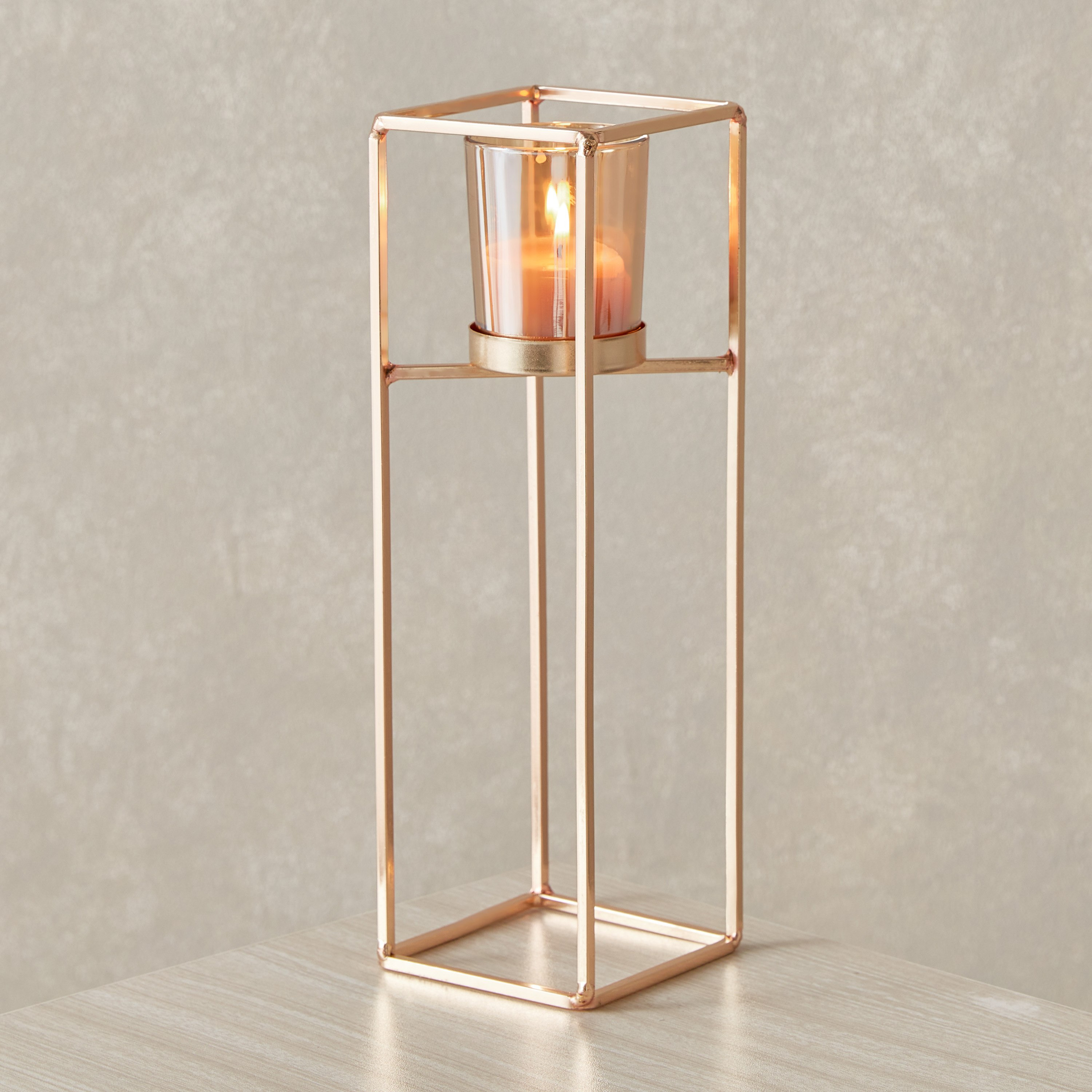 حامل شموع معدني بتصميم عصري مع زجاج فوتيف من أورلي - 8x8x26 سم-hbxlivingroom-decorandaccessories-candleholders-image-1