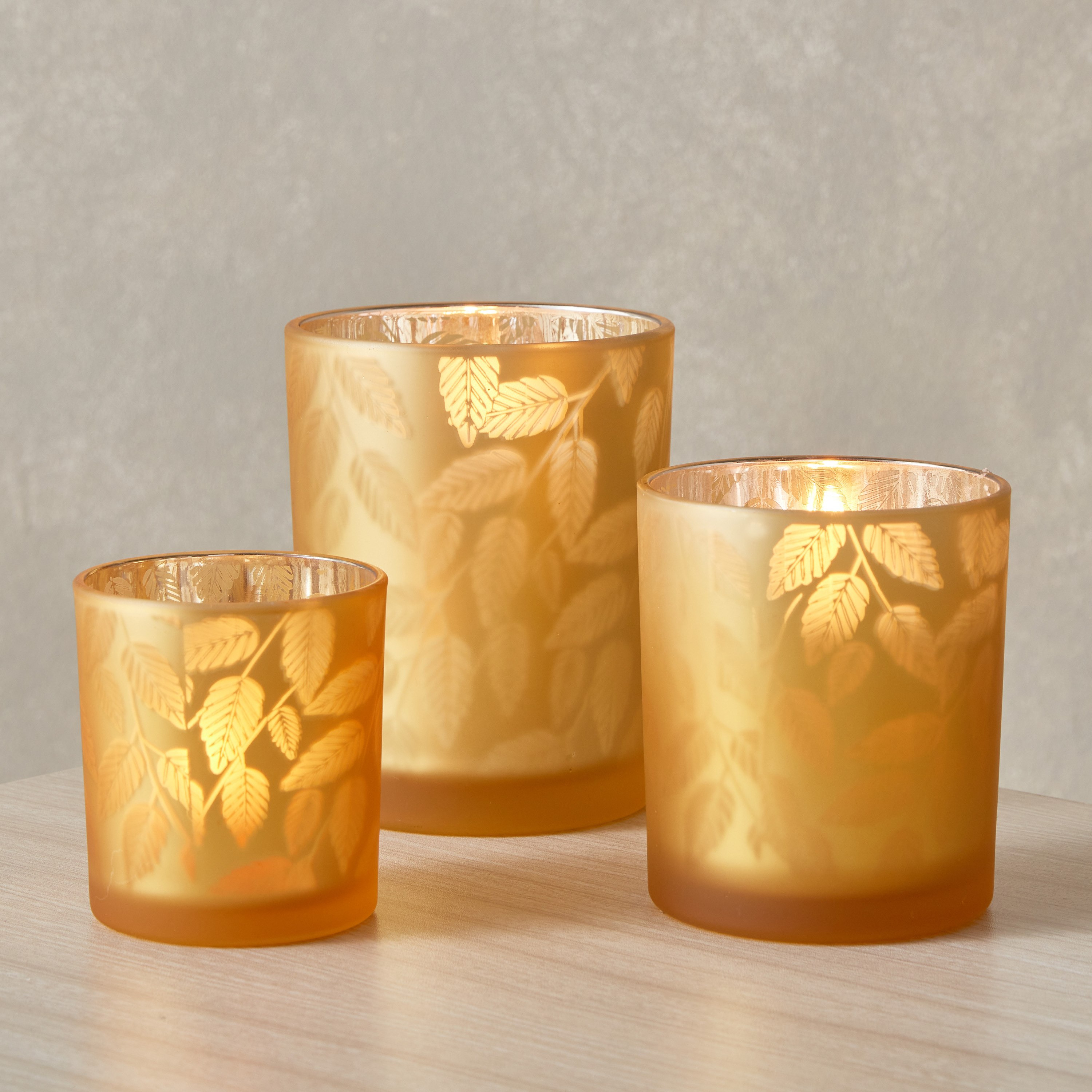 طقم حاملات شموع زجاج- 3 قطع من أورلي-hbxlivingroom-decorandaccessories-candleholders-image-1