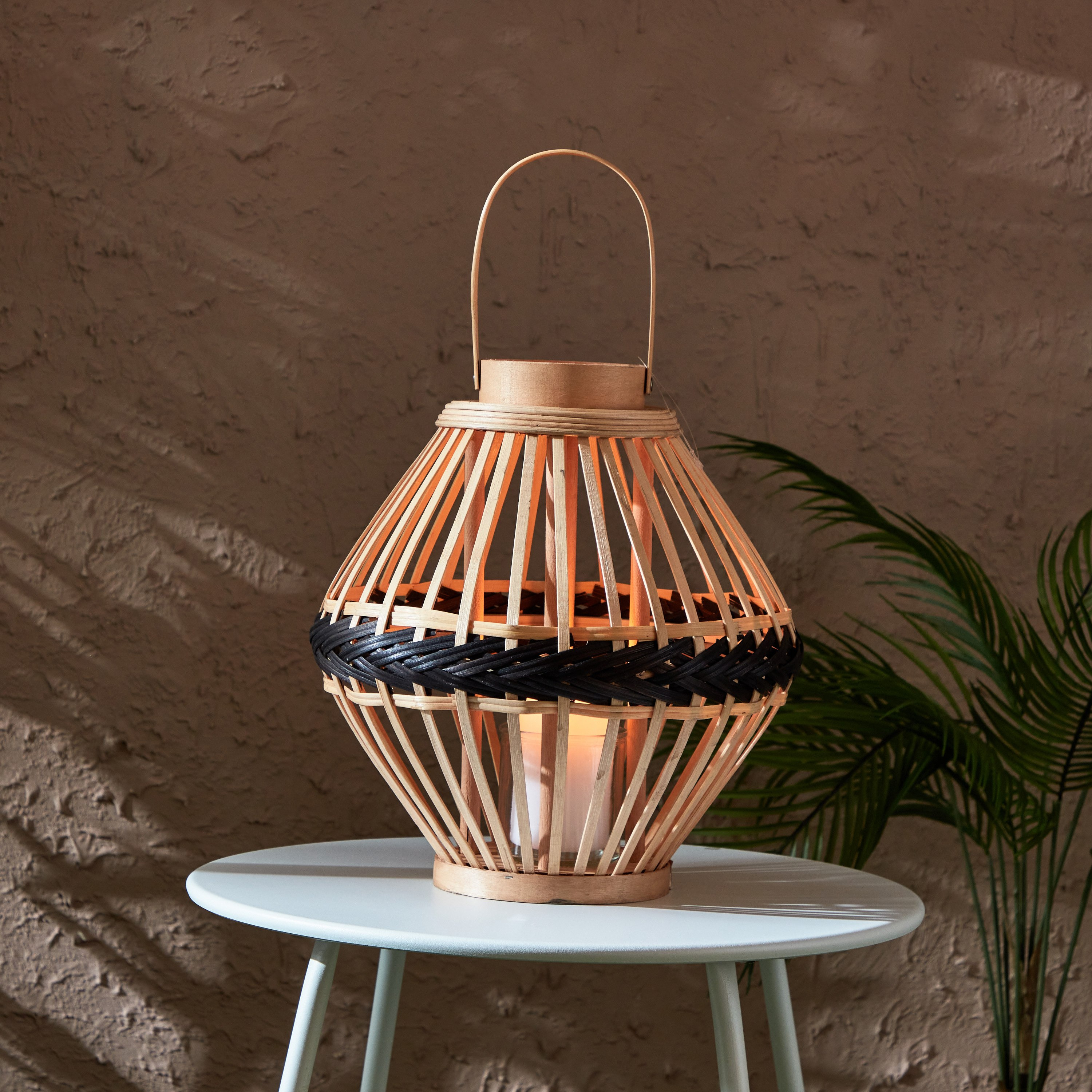 فانوس من الخيرزان والخشب مع حامل شموع فوتيف زجاج من فيرا-ديكار - 30.5x32.5x45.5 سم-hbxdecorandfurnishings-homeaccessories-lanterns-image-1