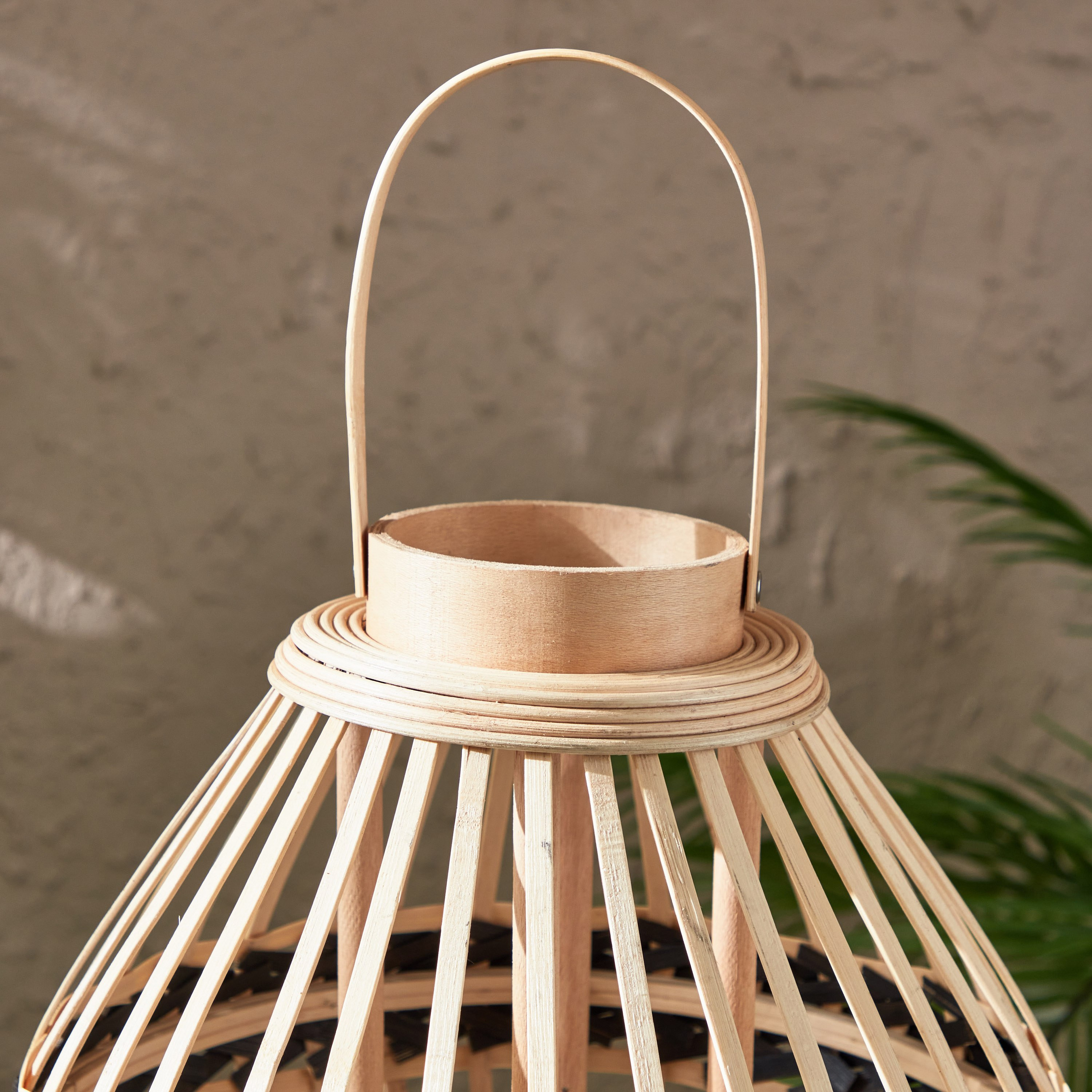 فانوس من الخيرزان والخشب مع حامل شموع فوتيف زجاج من فيرا-ديكار - 30.5x32.5x45.5 سم-hbxdecorandfurnishings-homeaccessories-lanterns-image-3