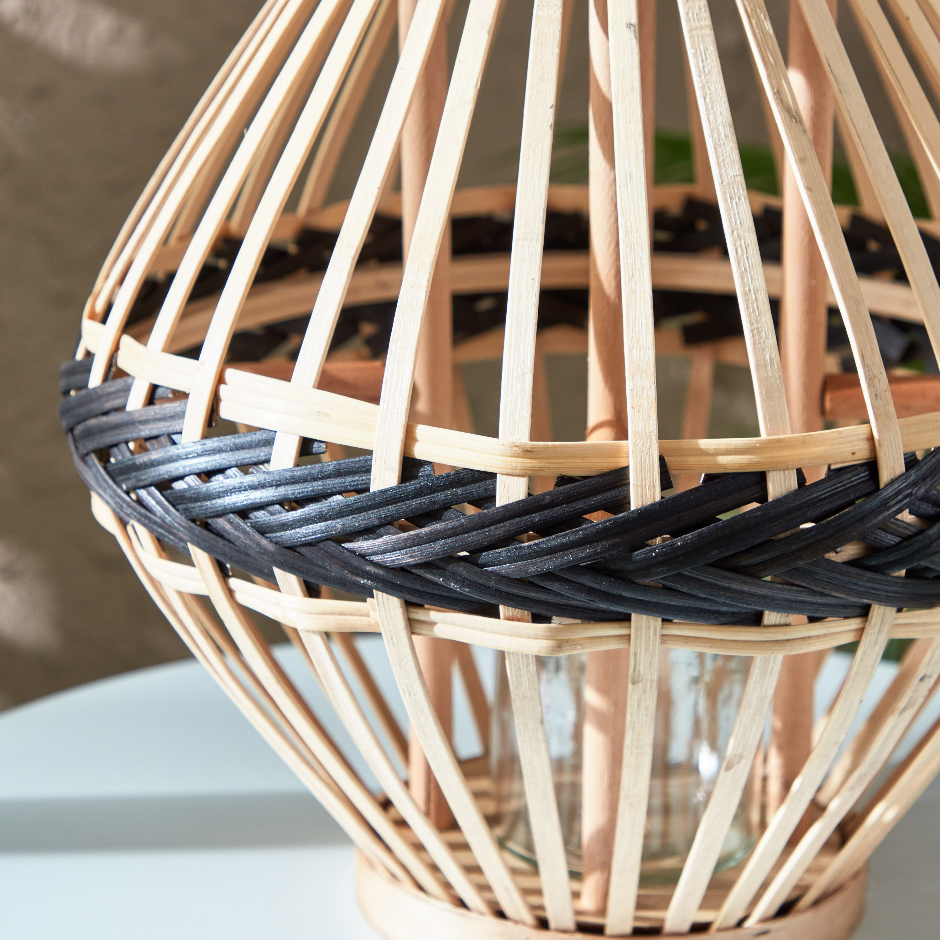 فانوس من الخيرزان والخشب مع حامل شموع فوتيف زجاج من فيرا-ديكار - 30.5x32.5x45.5 سم-hbxdecorandfurnishings-homeaccessories-lanterns-image-4