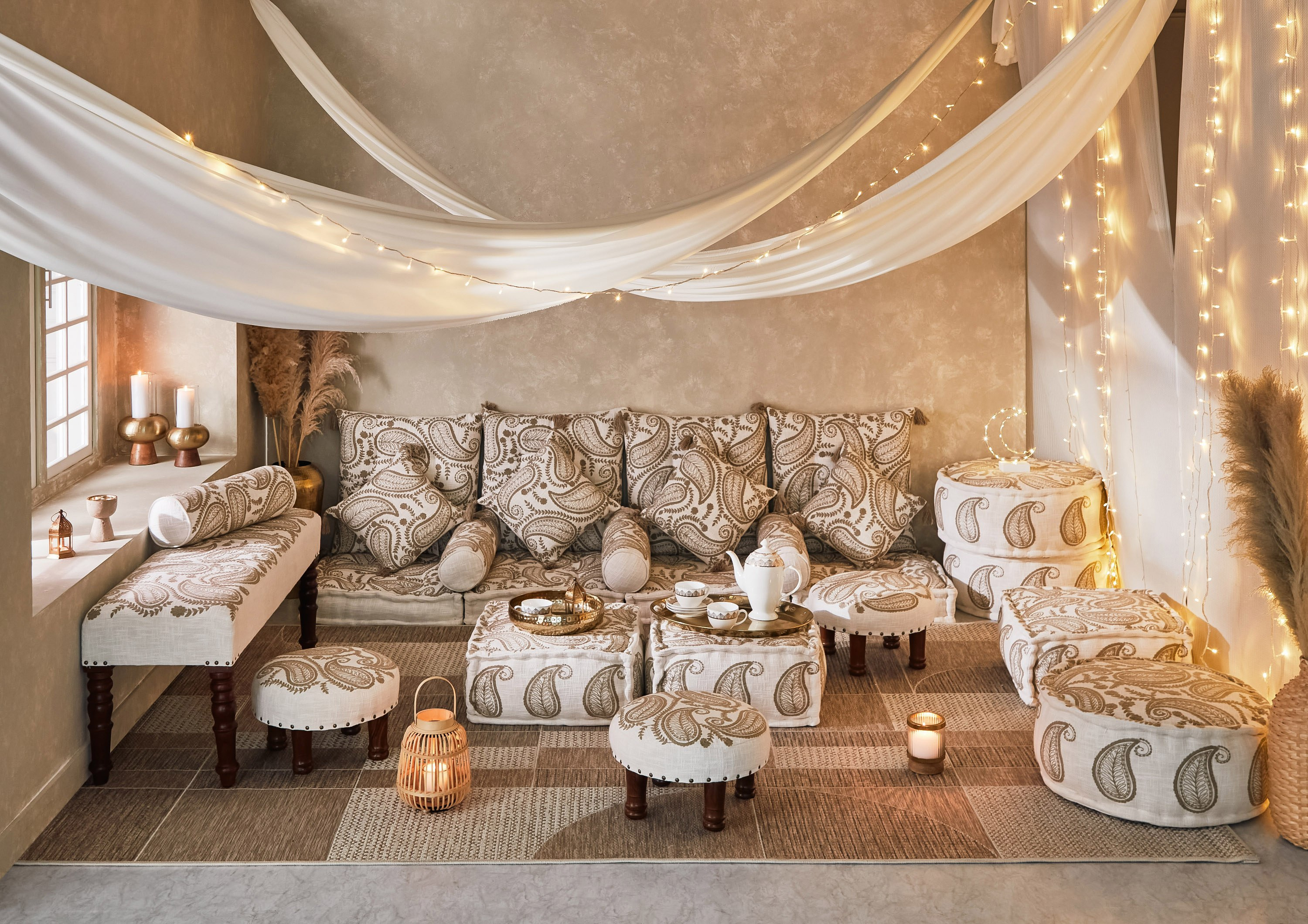 مقعد بوف بتطريز بيزلي من مهرجان إسنا - 60x60x25 سم -hbxlivingroom-sofasandarmchairs-modularsofas-image-5