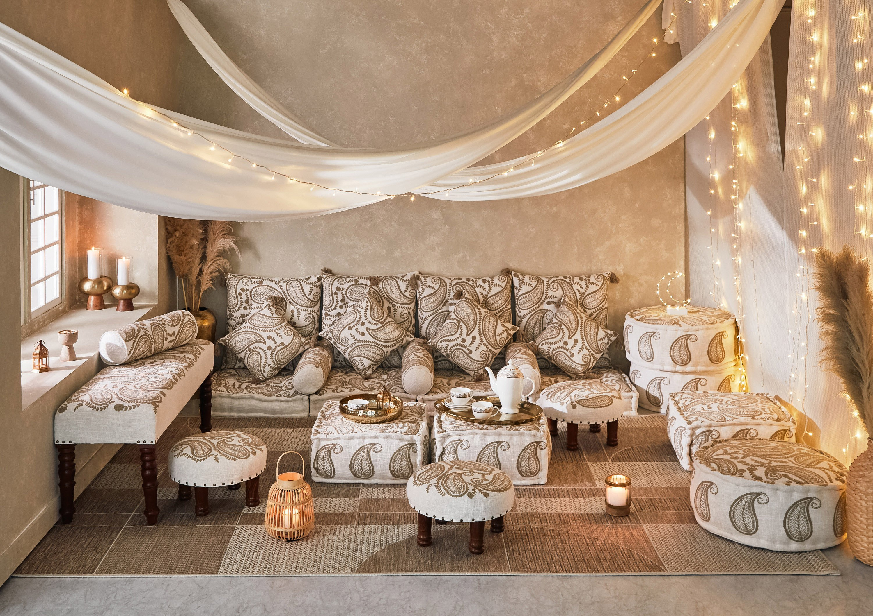 وسادة بتطريز بيزلي من مهرجان إسنا - 60x60 سم -hbxlivingroom-furnishings-cushionsandcovers-filledcushions-image-5