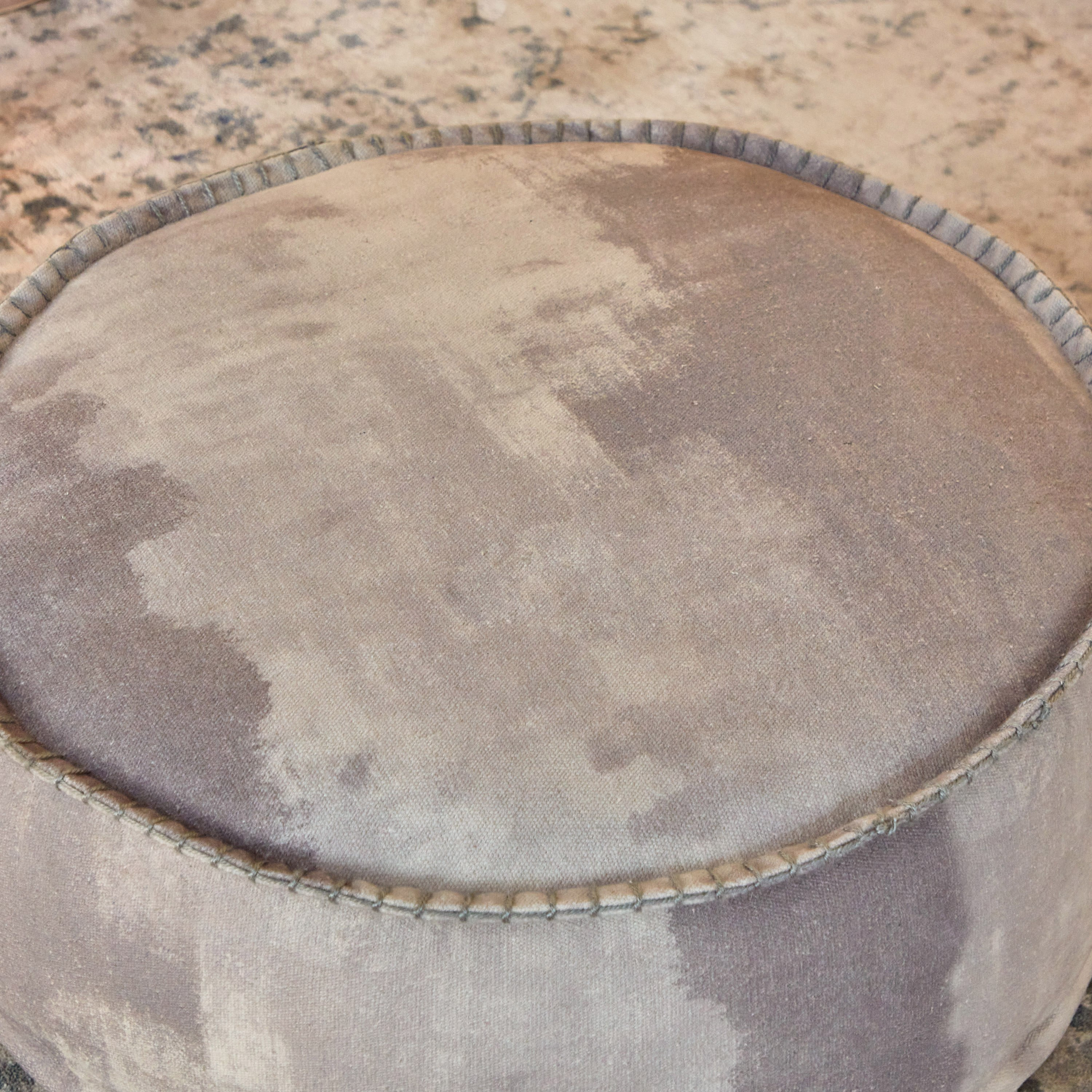 مقعد بوف بطبعات من مهرجان العريش - 60x60x25 سم-hbxlivingroom-sofasandarmchairs-modularsofas-image-2