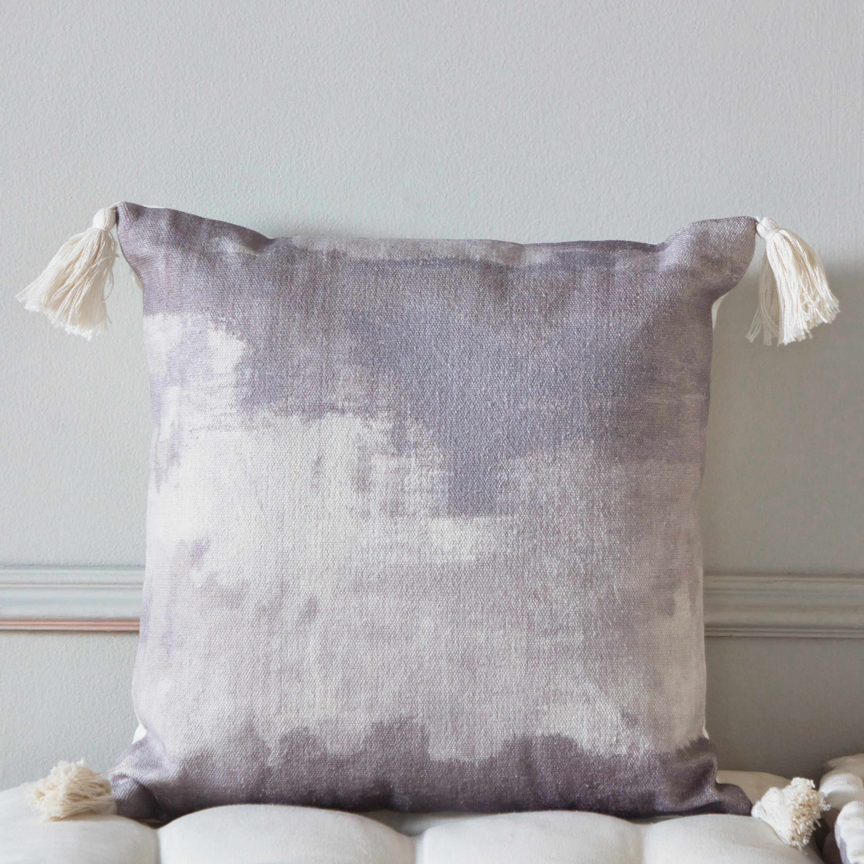 وسادة بطبعات من مهرجان العريش - 40x40 سم-hbxlivingroom-furnishings-cushionsandcovers-filledcushions-image-1