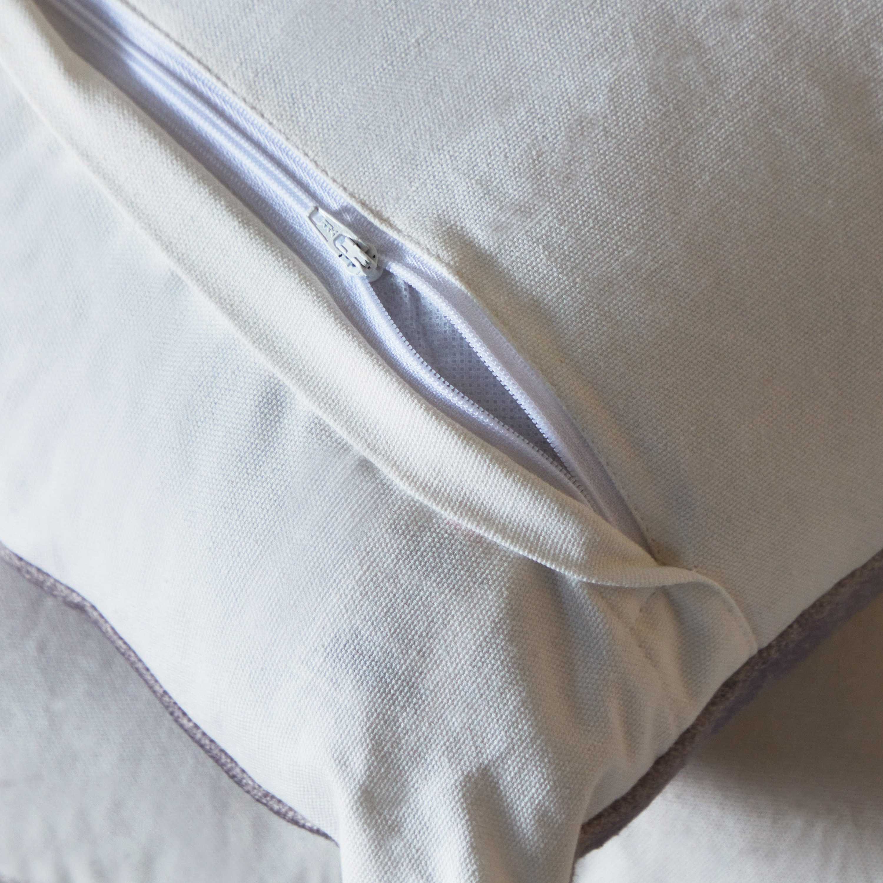 وسادة بطبعات من مهرجان العريش - 40x40 سم-hbxlivingroom-furnishings-cushionsandcovers-filledcushions-image-4