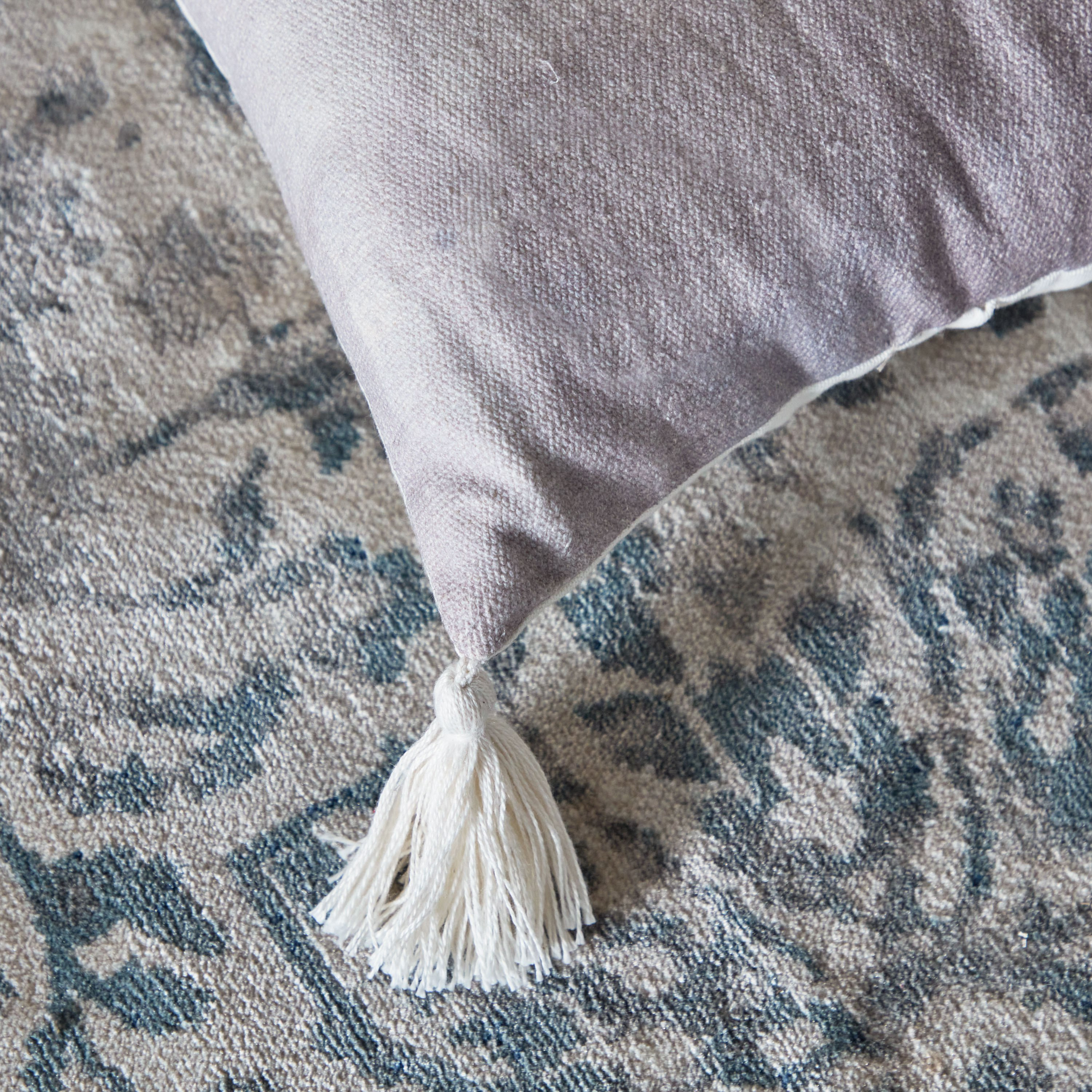 وسادة بطبعات من مهرجان العريش - 60x60 سم-hbxlivingroom-furnishings-cushionsandcovers-filledcushions-image-3