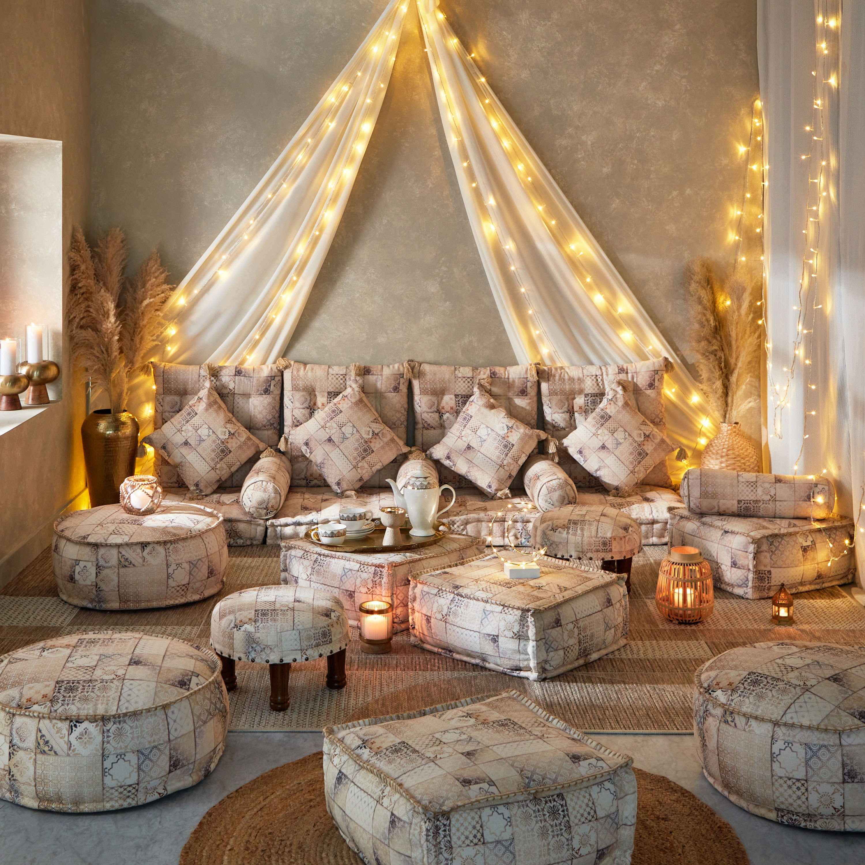 وسادة محشوة برقعّة بطبعات من مهرجانان فيز - 40x40 سم-hbxlivingroom-furnishings-cushionsandcovers-filledcushions-image-5