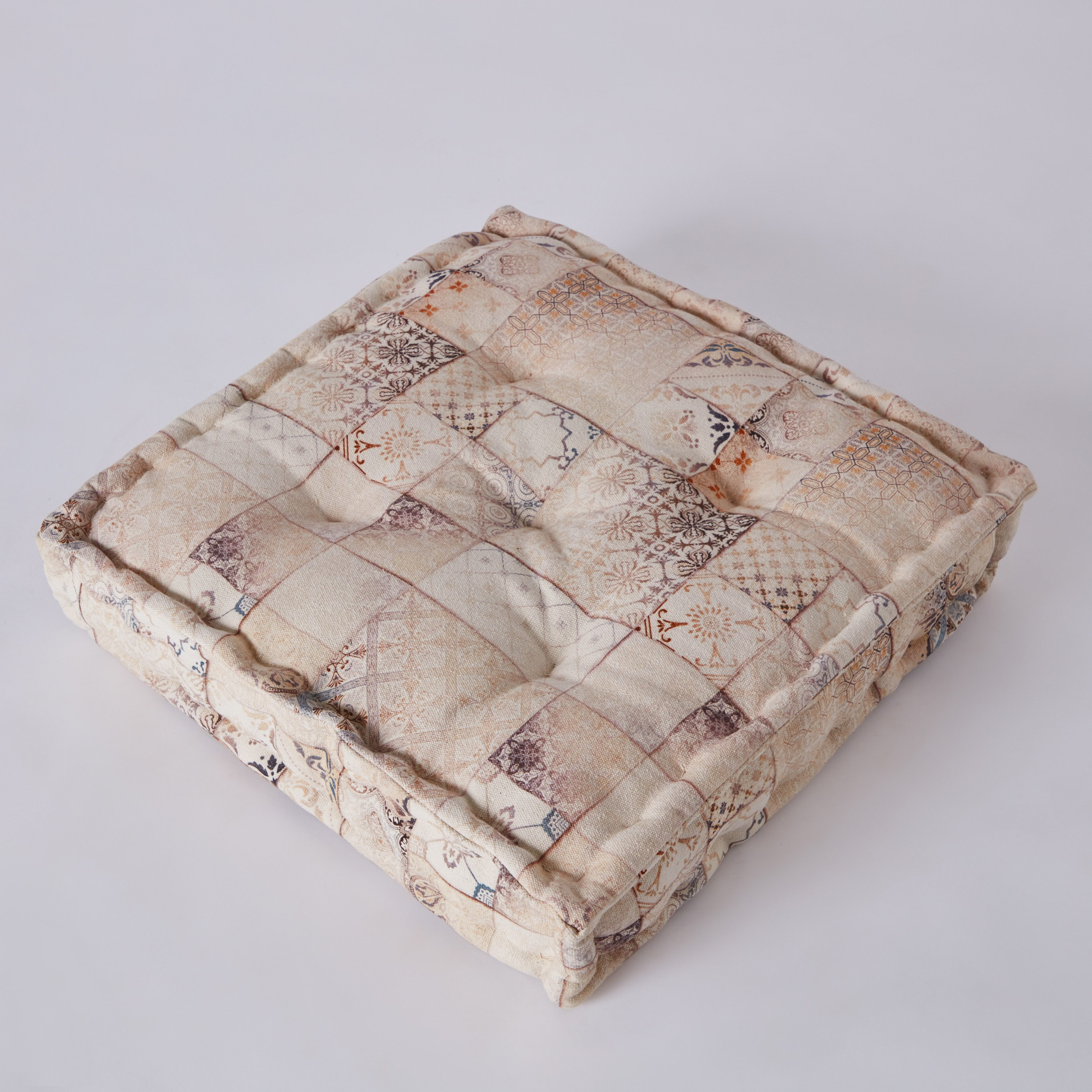 وسادة أرضية برقعة بطبعات من مهرجان فيز- 60x60x12 سم-hbxdecorandfurnishings-homefurnishings-cushionsandcovers-floorcushions-image-6