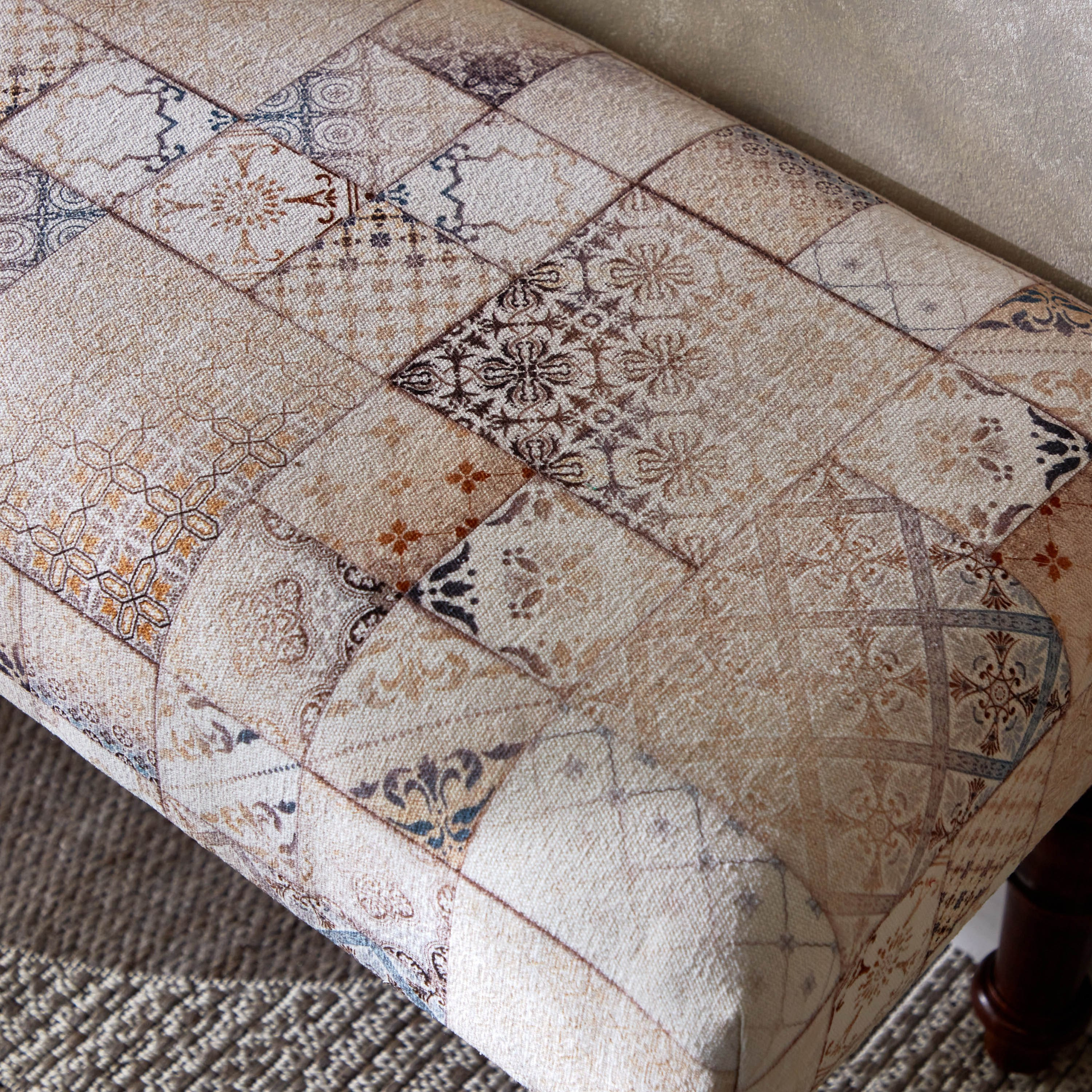 مقعد بنش بطبعات - مهرجان فيز من موڤو - 120x40x40 سم-hbxfurniture-sofasandarmchairs-benches-image-6