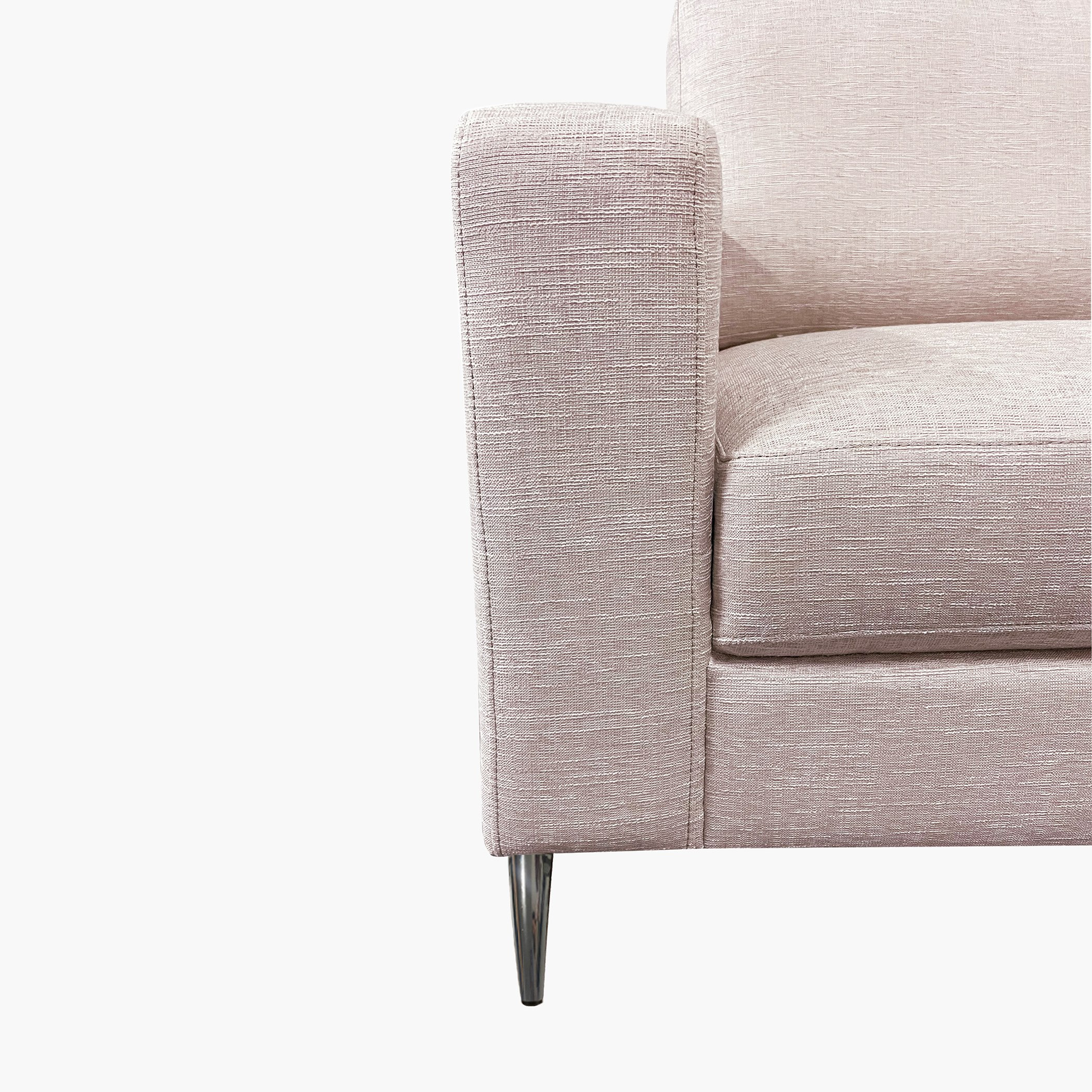 كرسي قماشي بمساند ذراعين من مارويل كيندال-hbxlivingroom-sofasandarmchairs-sofas-image-4