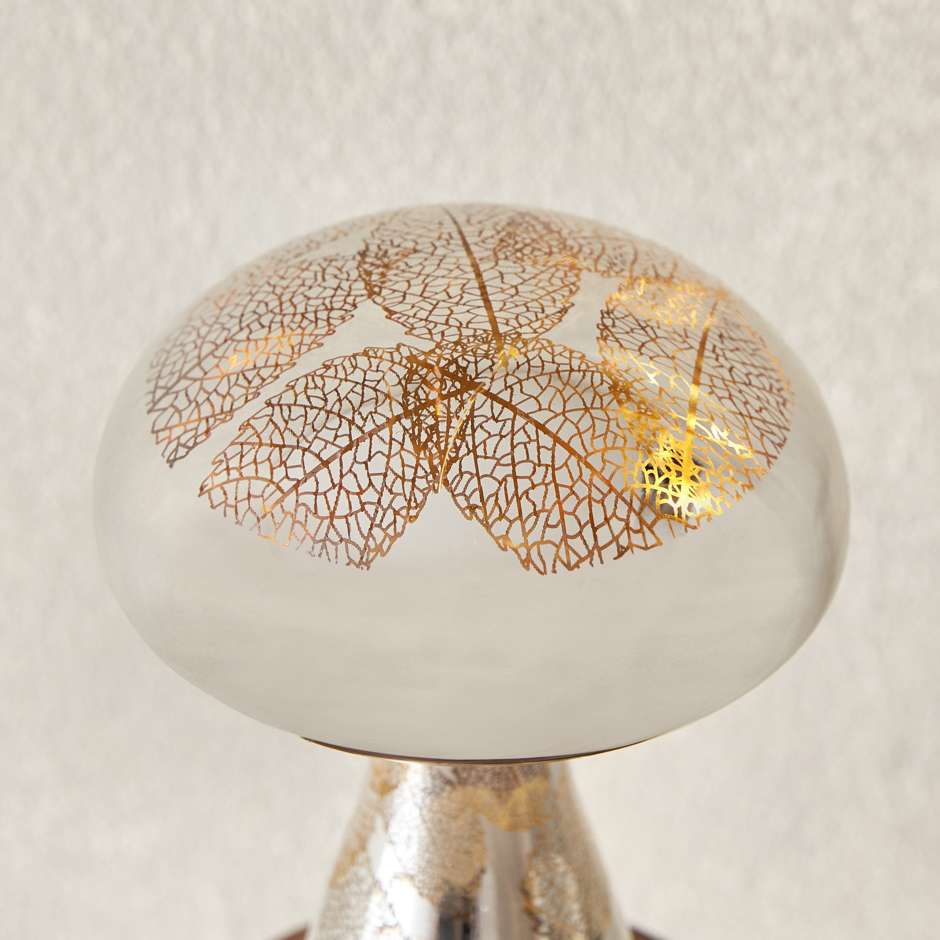 مصباح إل إي دي زجاجي أوراق شجر مفرّغة من النيكل من براير - 9x9x14 سم-hbxhomeware-homedecor-figurinesandornaments-image-3