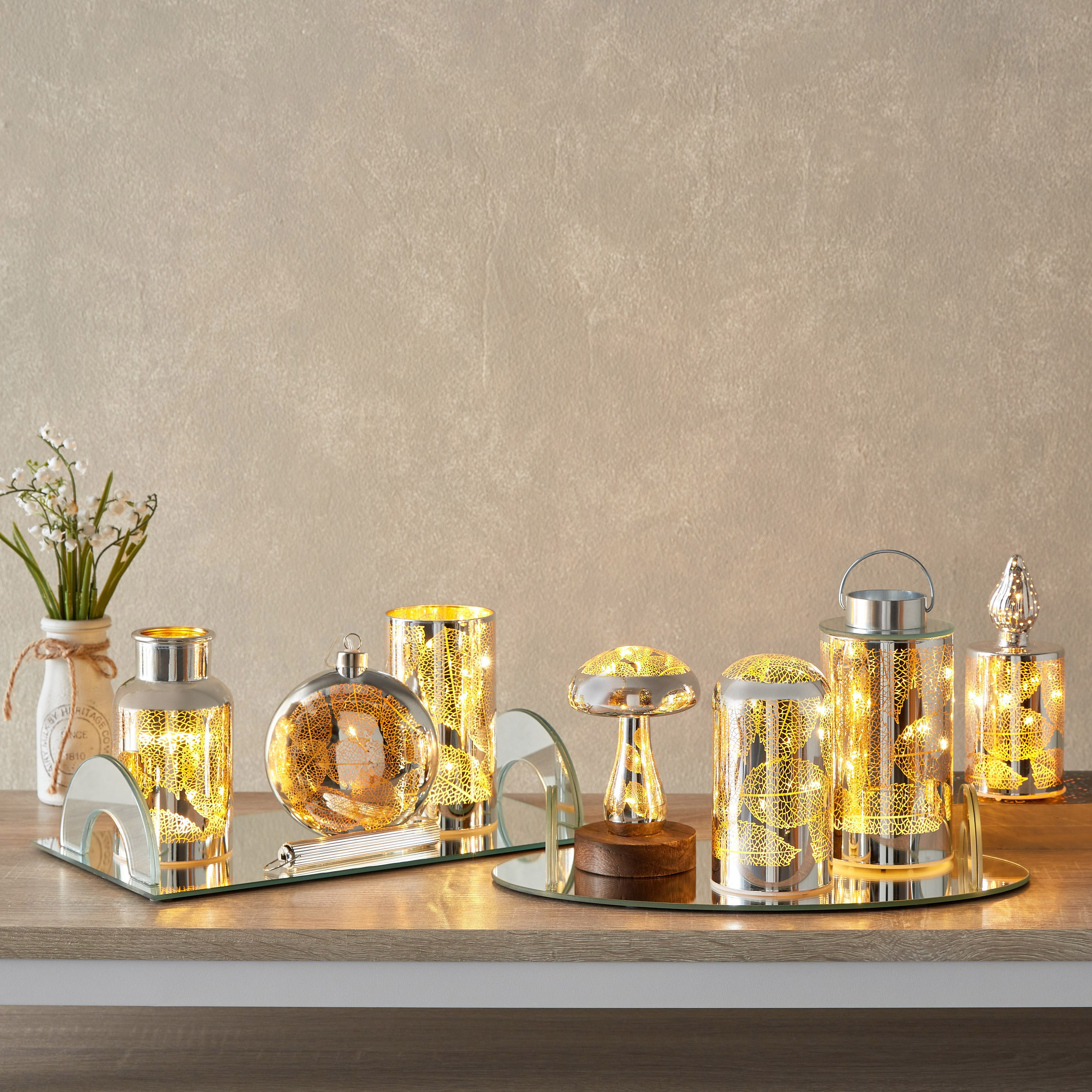 زينة إل إي دي بتصميم ورقة شجر مفرّغة من النيكل والزجاج من براير - 12x4x13 سم-hbxhomeware-homedecor-figurinesandornaments-image-6