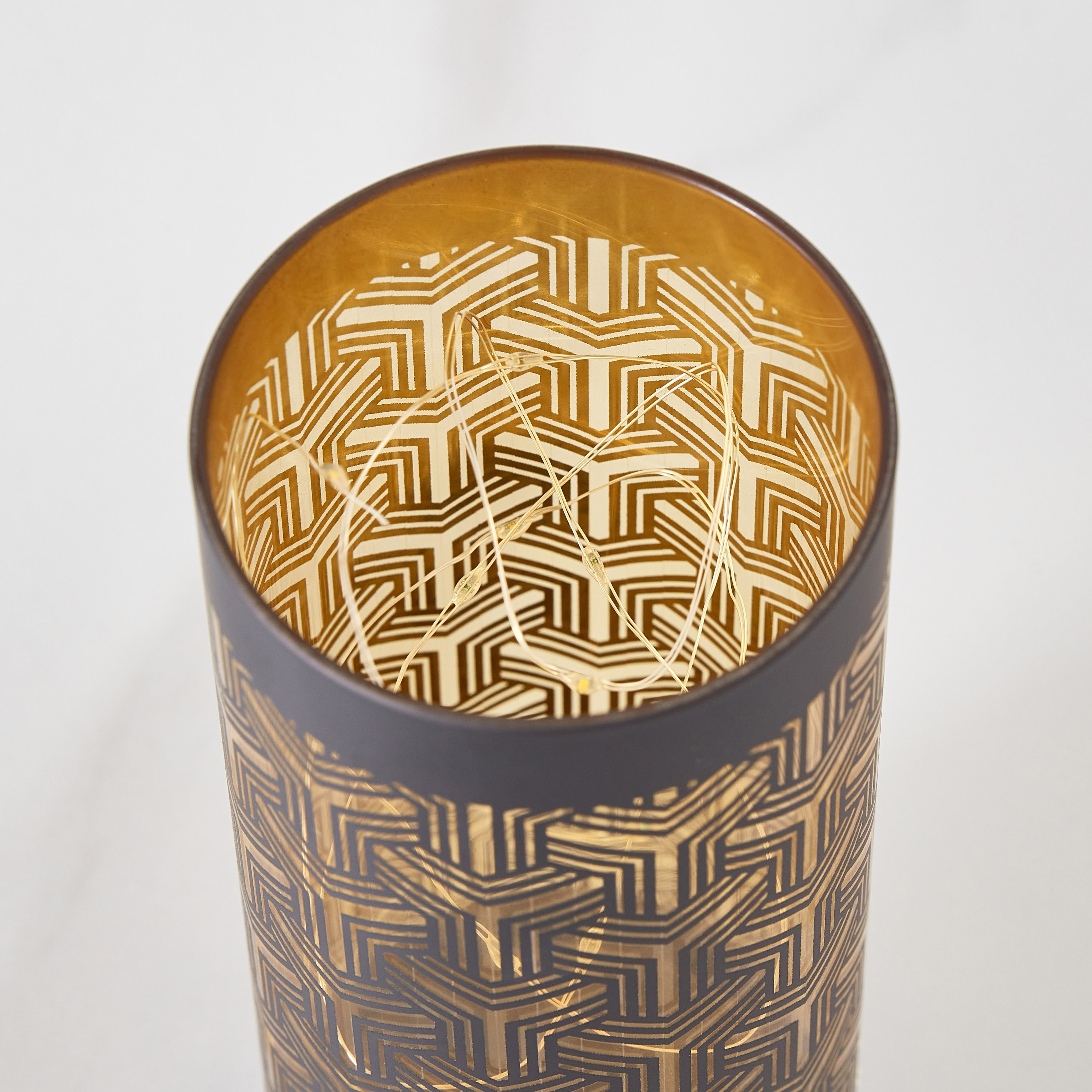 فانوس أل إي دي زجاج بتصاميم مفرغة جيو من براير- 8x8x20 سم-hbxdecorandfurnishings-homeaccessories-lanterns-image-3
