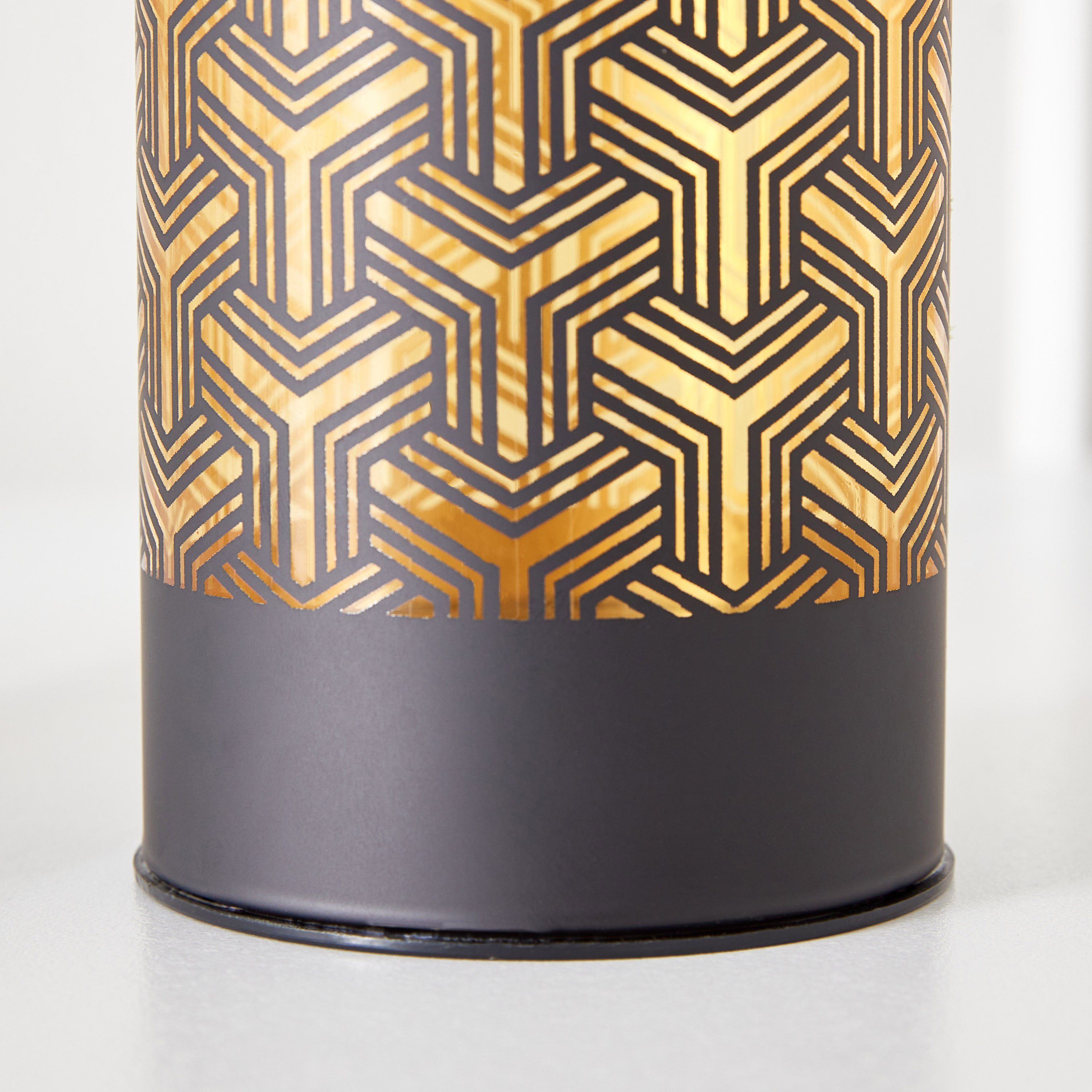 فانوس أل إي دي زجاج بتصاميم مفرغة جيو من براير- 8x8x20 سم-hbxdecorandfurnishings-homeaccessories-lanterns-image-4