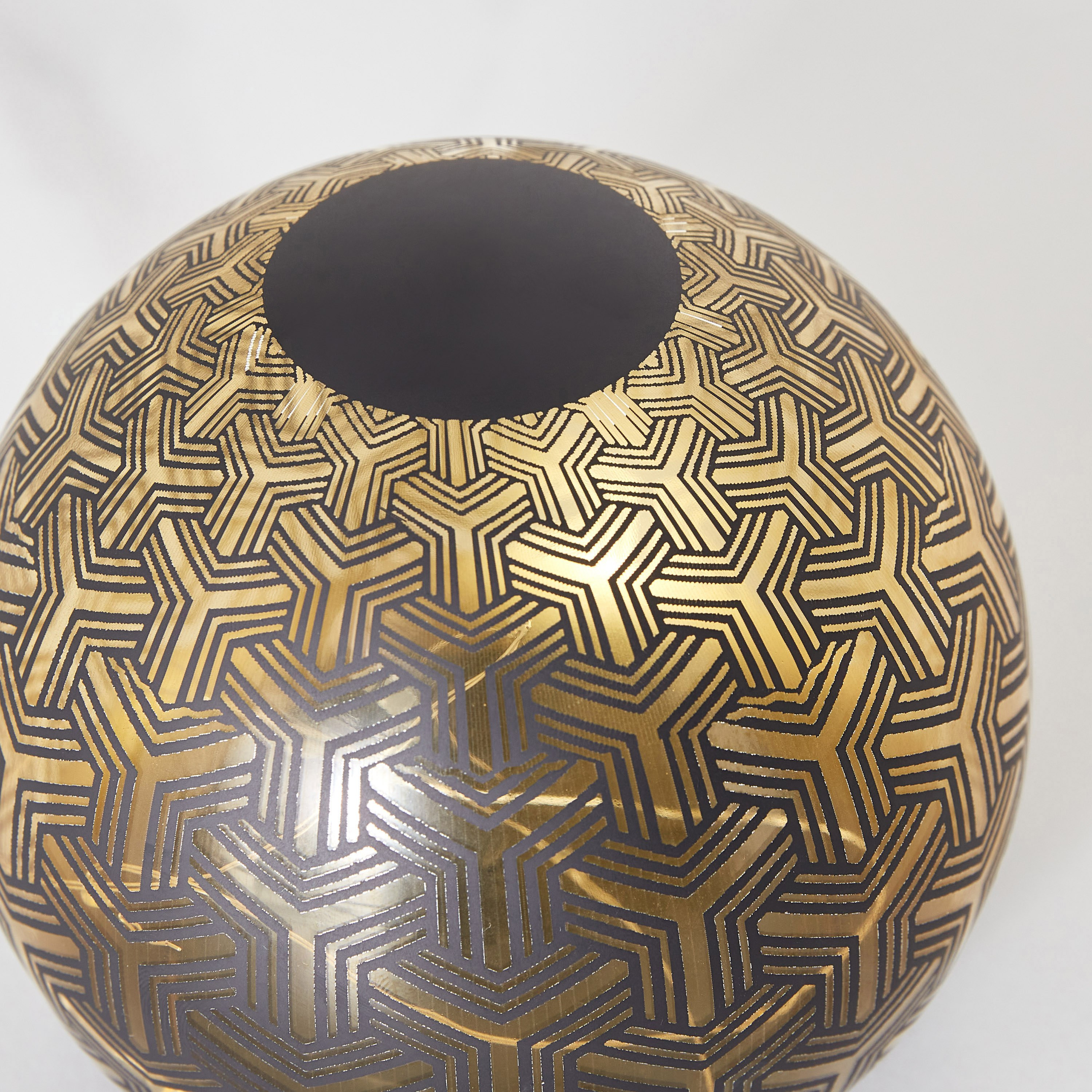 زينة كرة زجاج بإضاءة أل إي دي مفرغّة جيو من براير- 12x12x10 سم-hbxhomeware-homedecor-figurinesandornaments-image-3