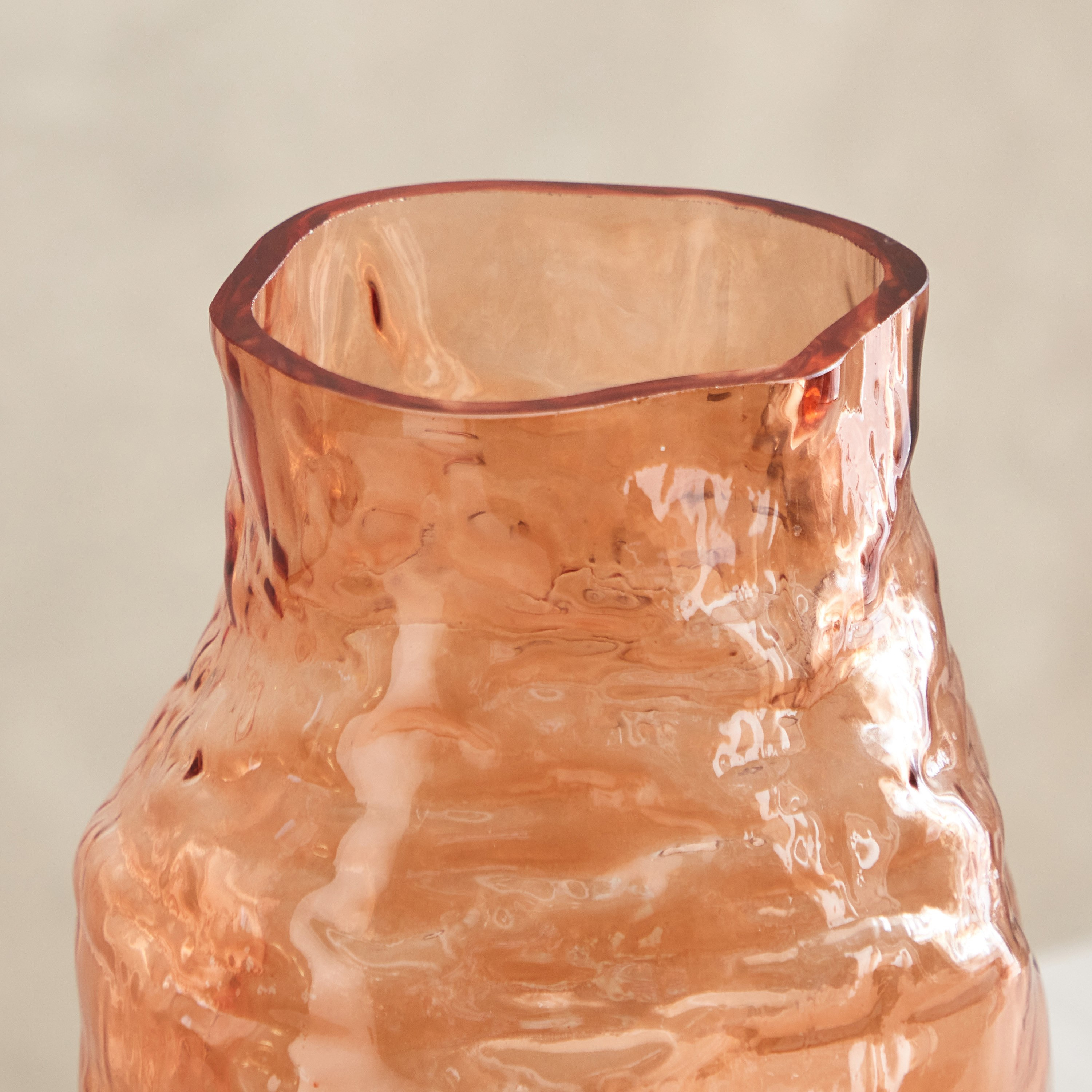 مزهرية زجاج عنبر عضوية مصنوعة يدوياً من أدرو - 15x15x30 سم-PROMO_HB_AE_B2G2_011025-image-3